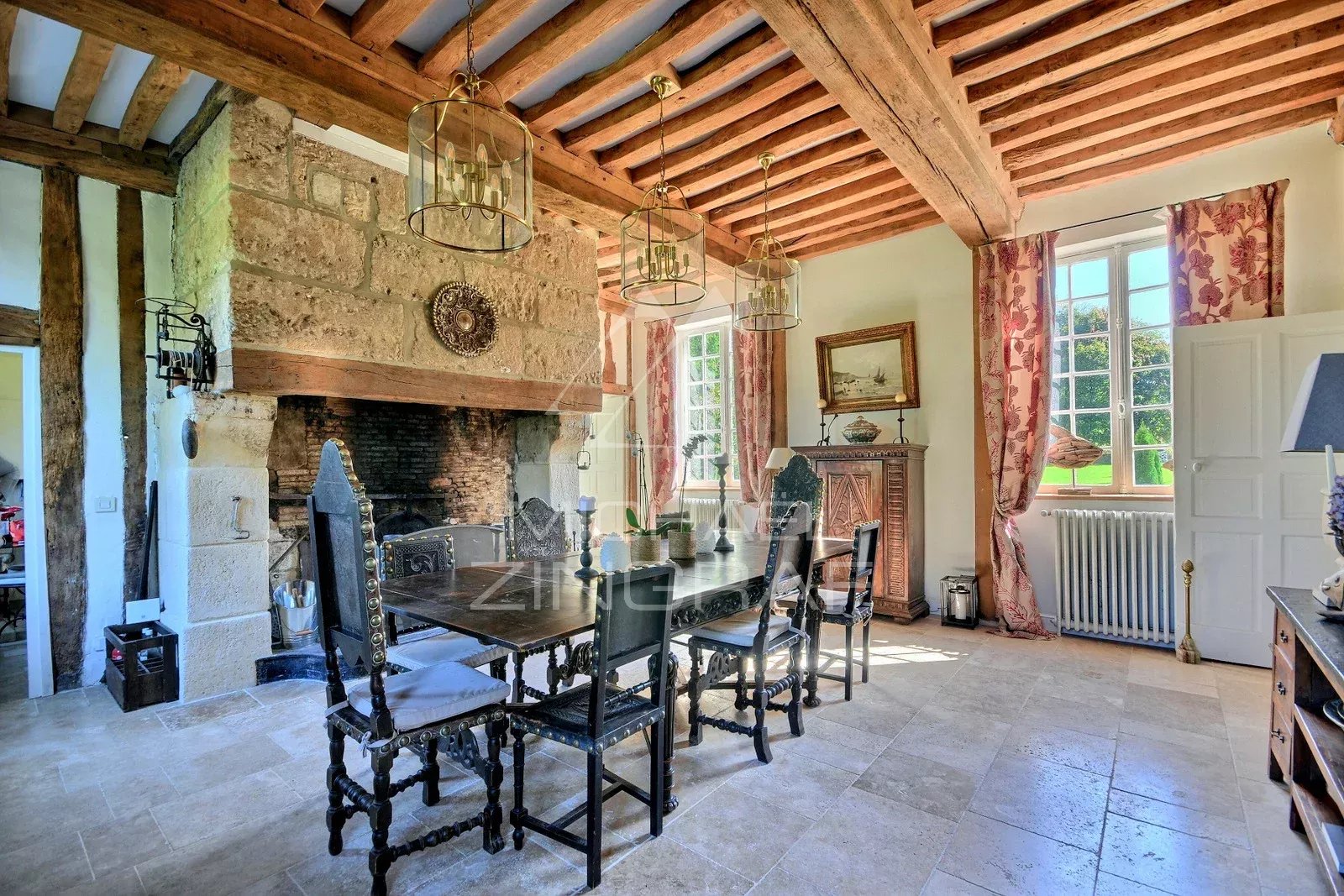 Manoir et dépendances a proximité de la mer