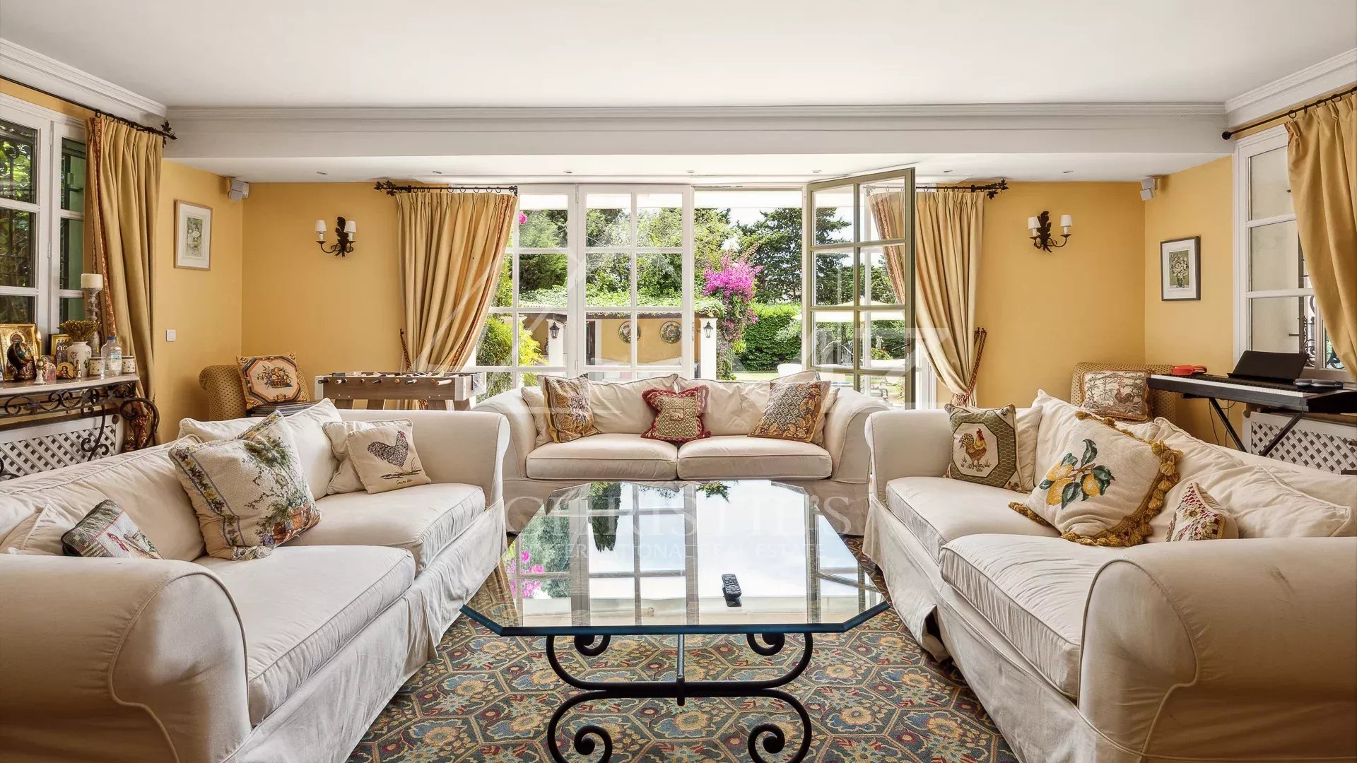 Exclusive Domain Properties in Cap d'Antibes west side with 4873 m2 landscaped park