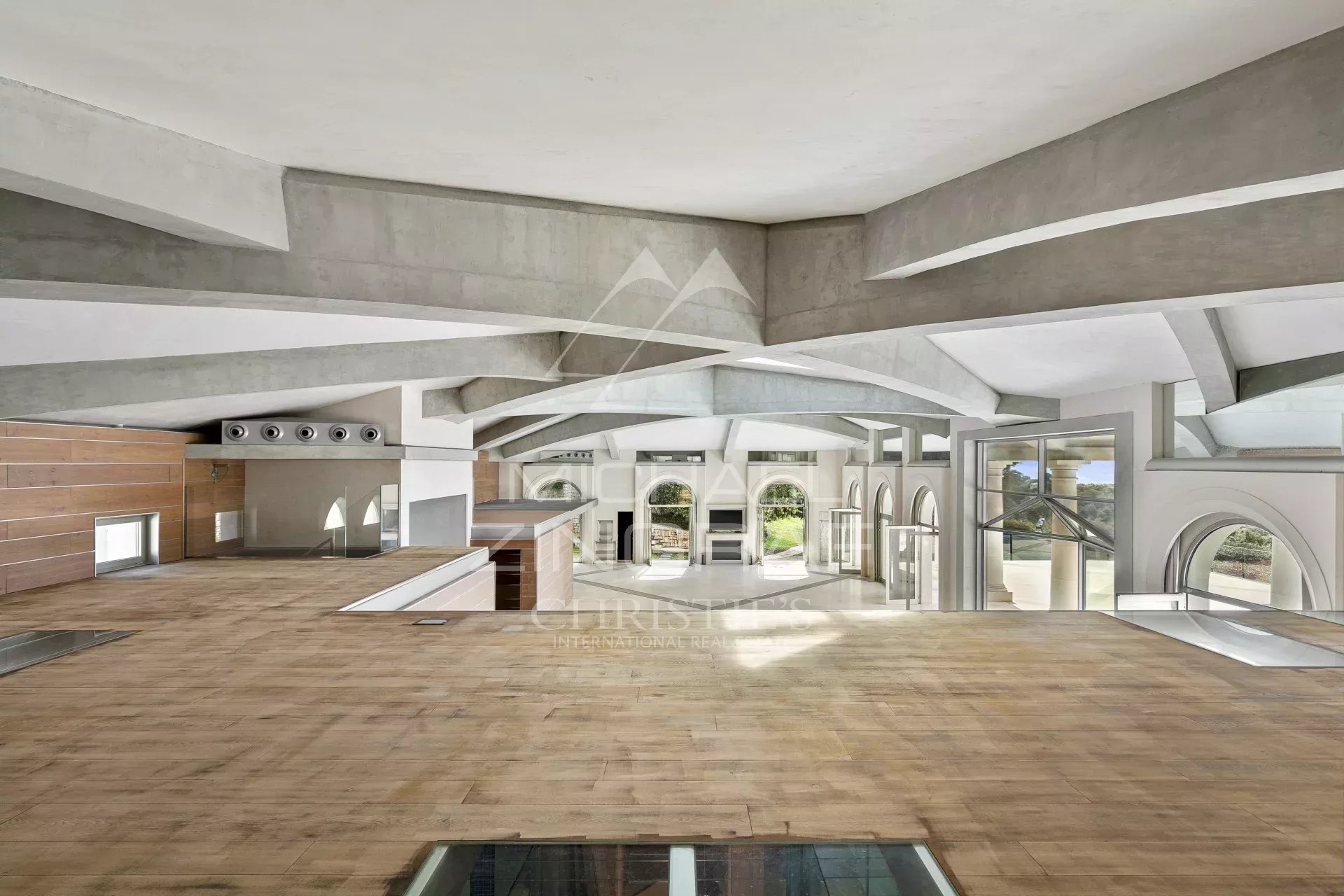 Biot : Propriété unique de plus de 1 300m² avec vue mer