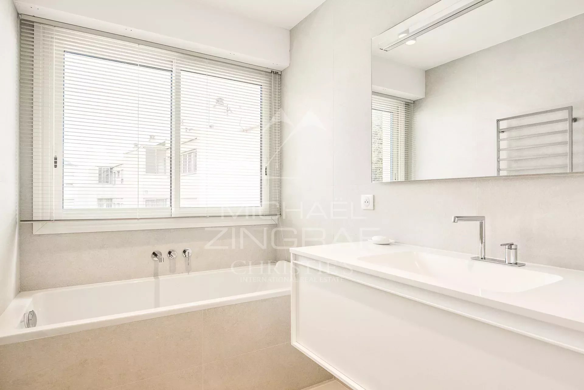 Cap d’Ail – Renovated sea view apartment