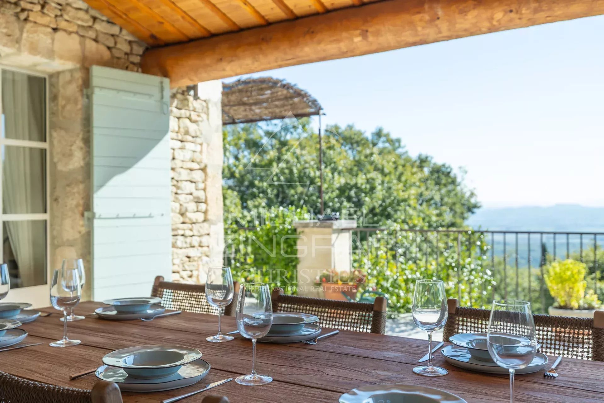 Gordes – Wunderschönes Steinhaus mit Aussicht und Pool, nur wenige Schritte vom Dorfzentrum entfernt