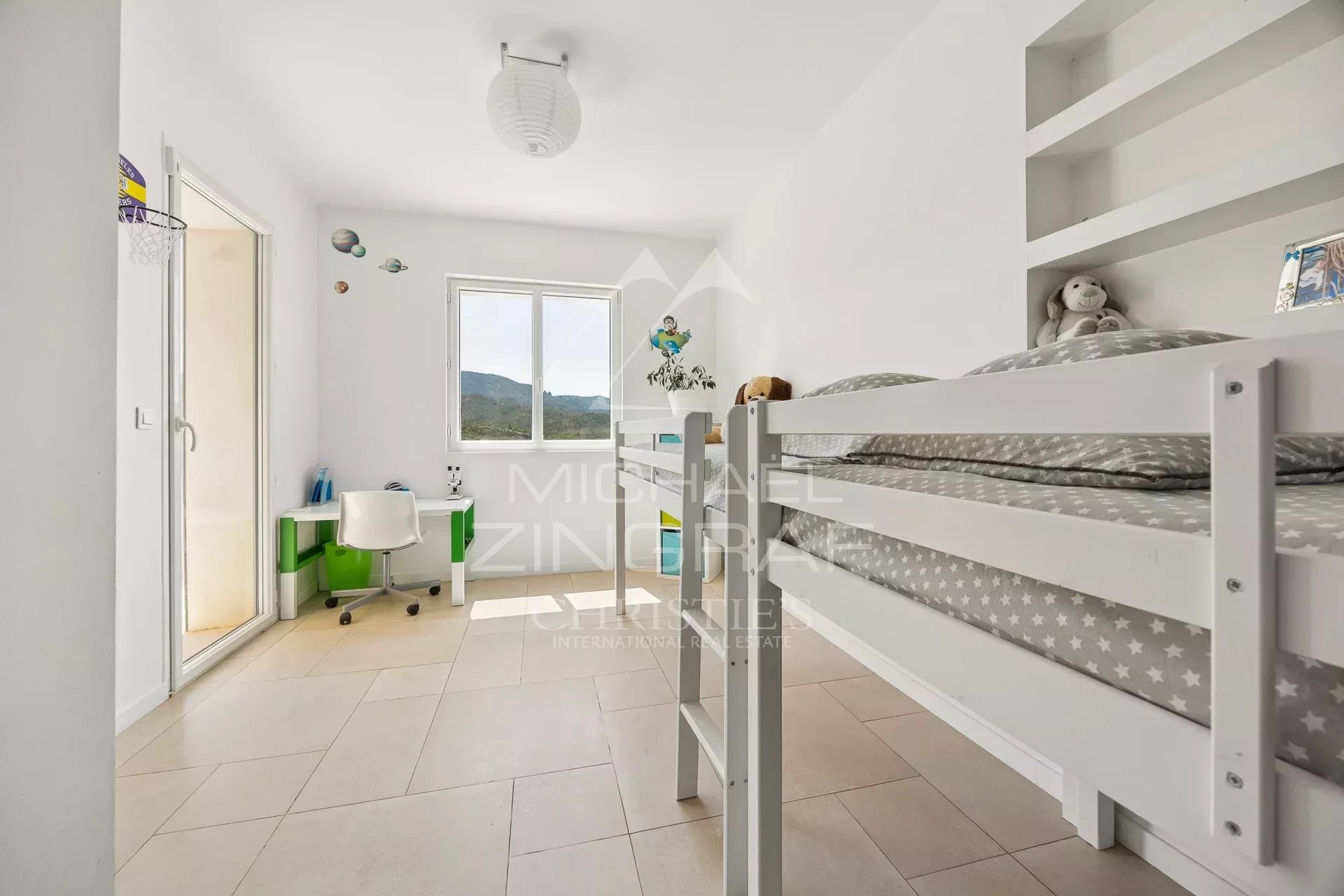 Zeitgenössische Villa mit unverbaubarem Panoramablick