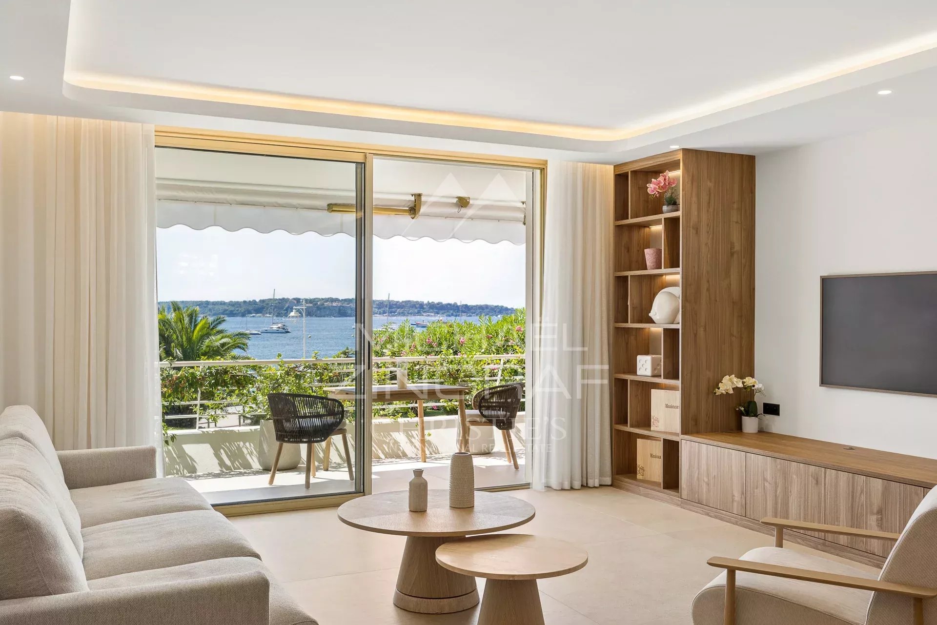 Palm Beach – Exceptional 3-Bedroom Apartment – Panoramic Sea View