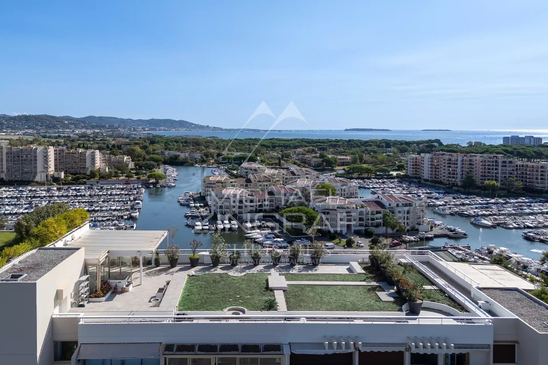 DUPLEX PENTHOUSE WITH SEA VIEW