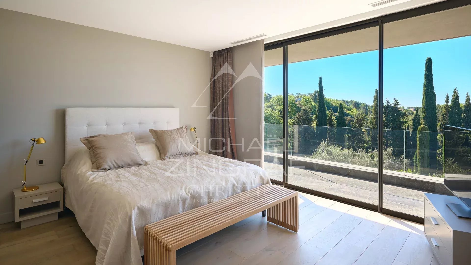 Villa d’architecte avec vue dominante