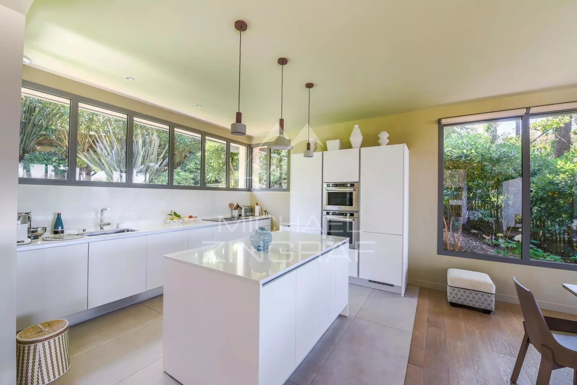 VILLA DAS OBSERVATORIUM MIT MEERBLICK PYLA AUF DEM MEER