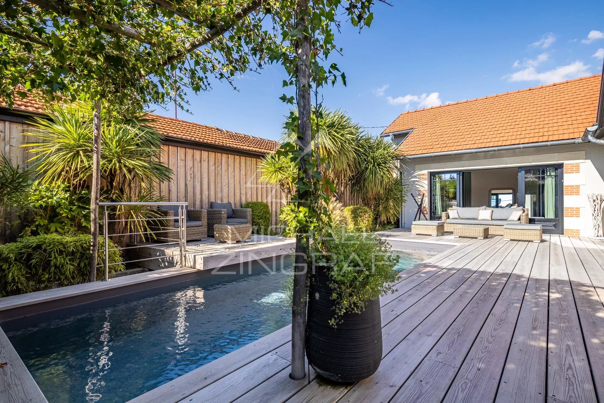 Grande maison contemporaine dans quartier calme