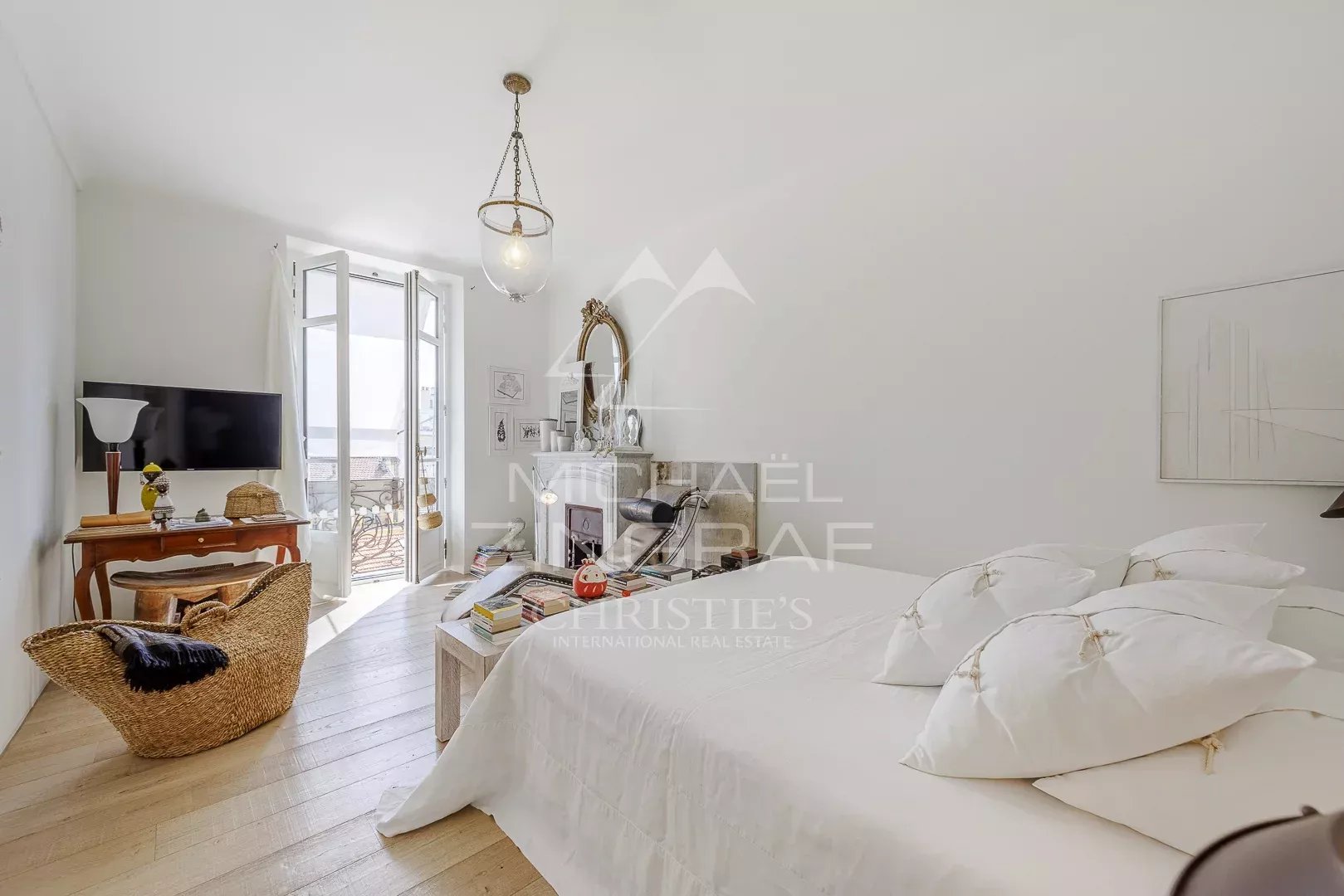 Loft design au dernier étage d’un immeuble bourgeois – Libération
