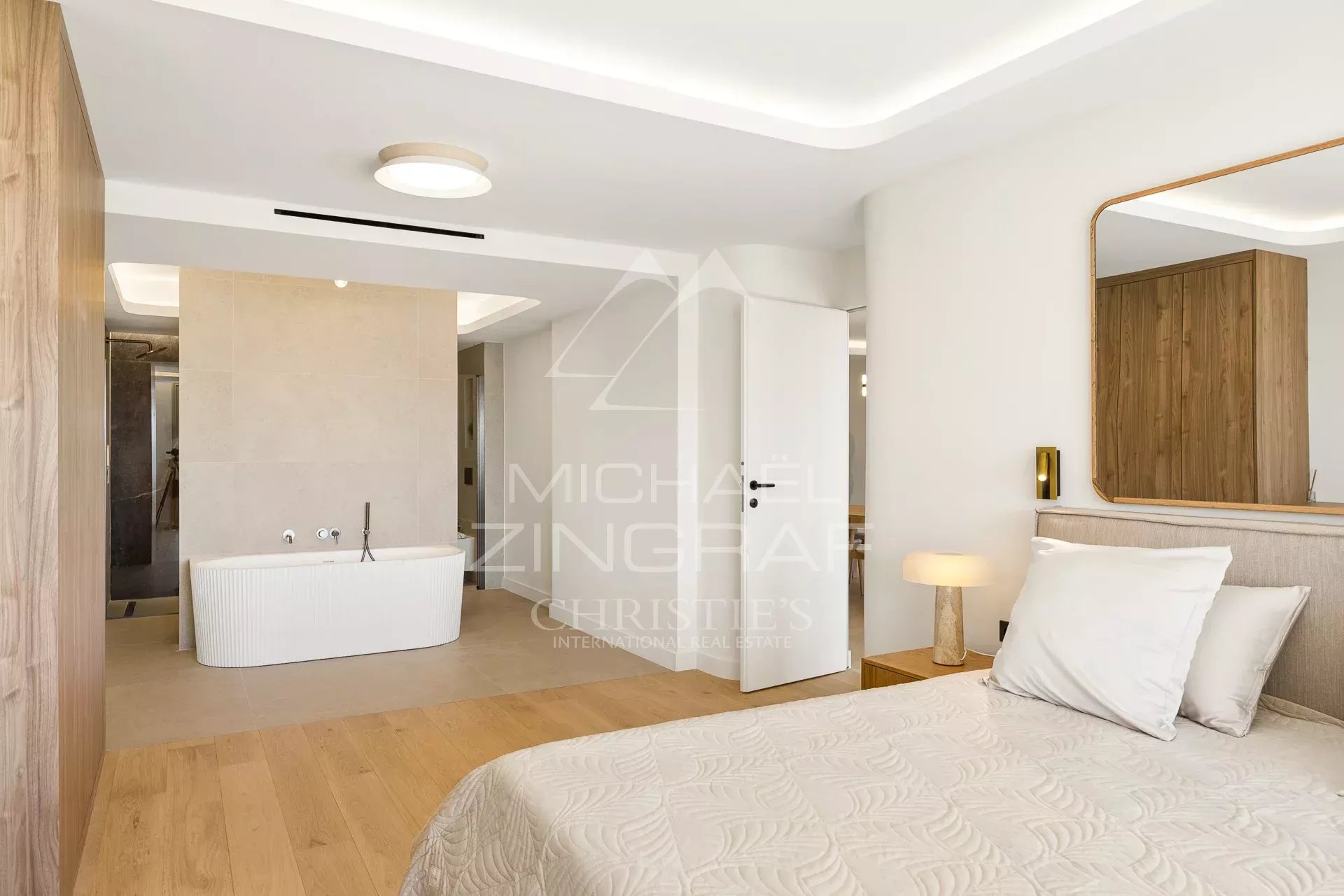 Palm Beach – Exceptional 3-Bedroom Apartment – Panoramic Sea View