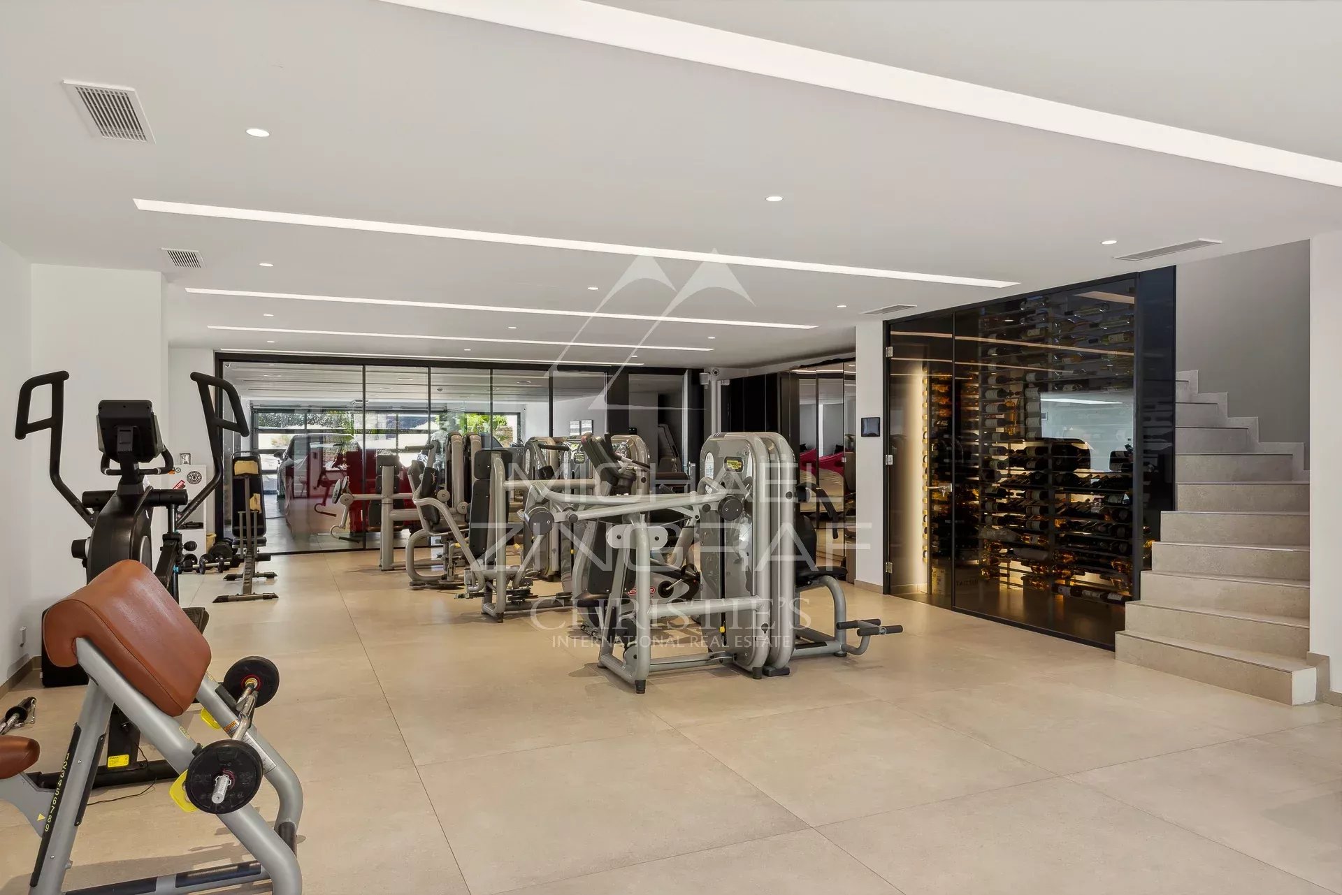 Villa contemporaine avec vue panoramique mer.