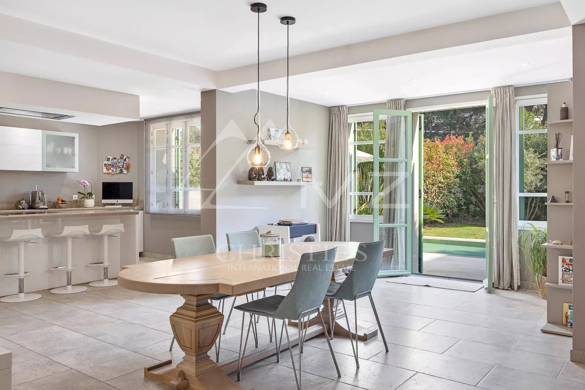 Juan-les-Pins - Entirely renovated villa, exceptional location