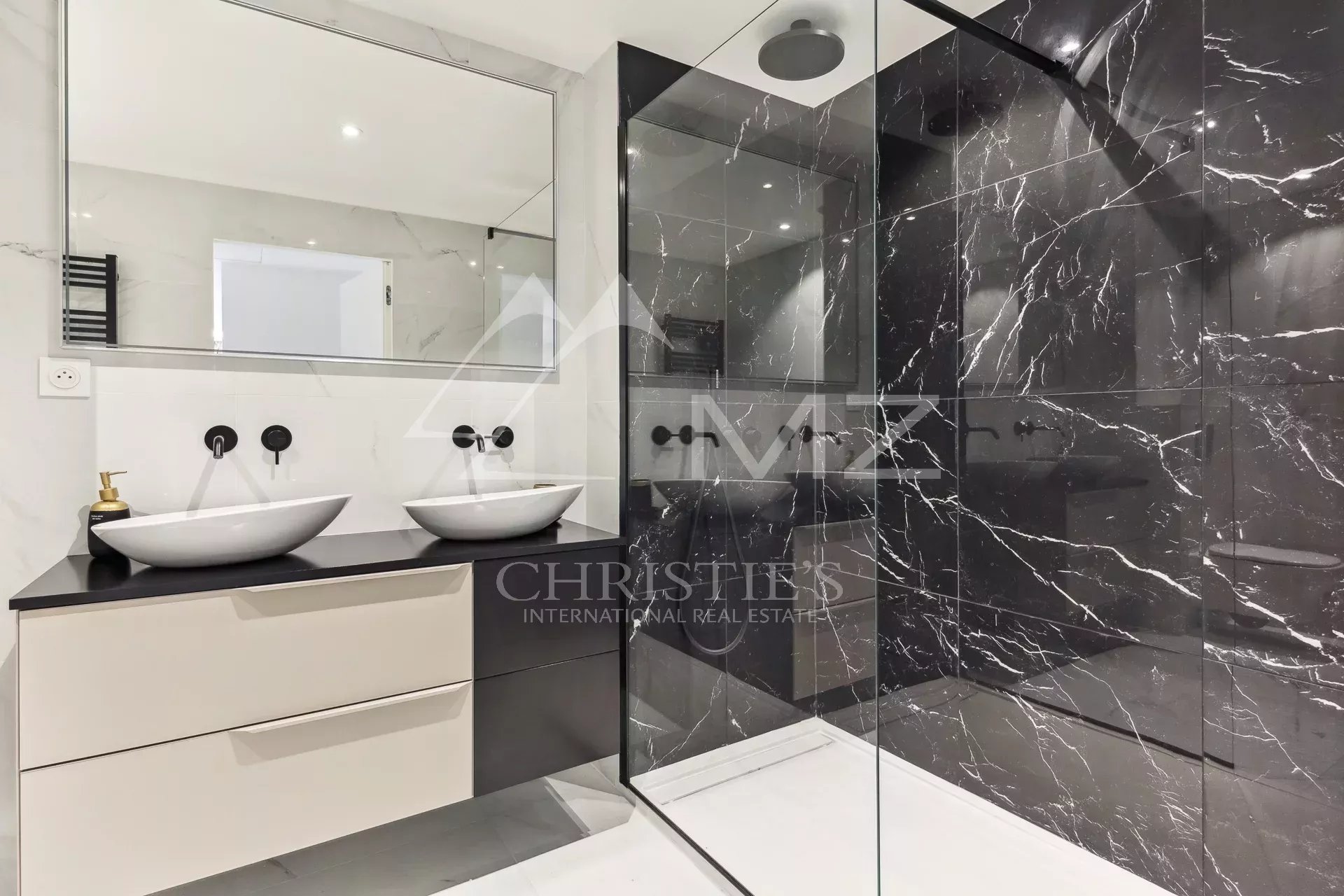 Ideally located, 4 rooms with sea view and islands of Lérins