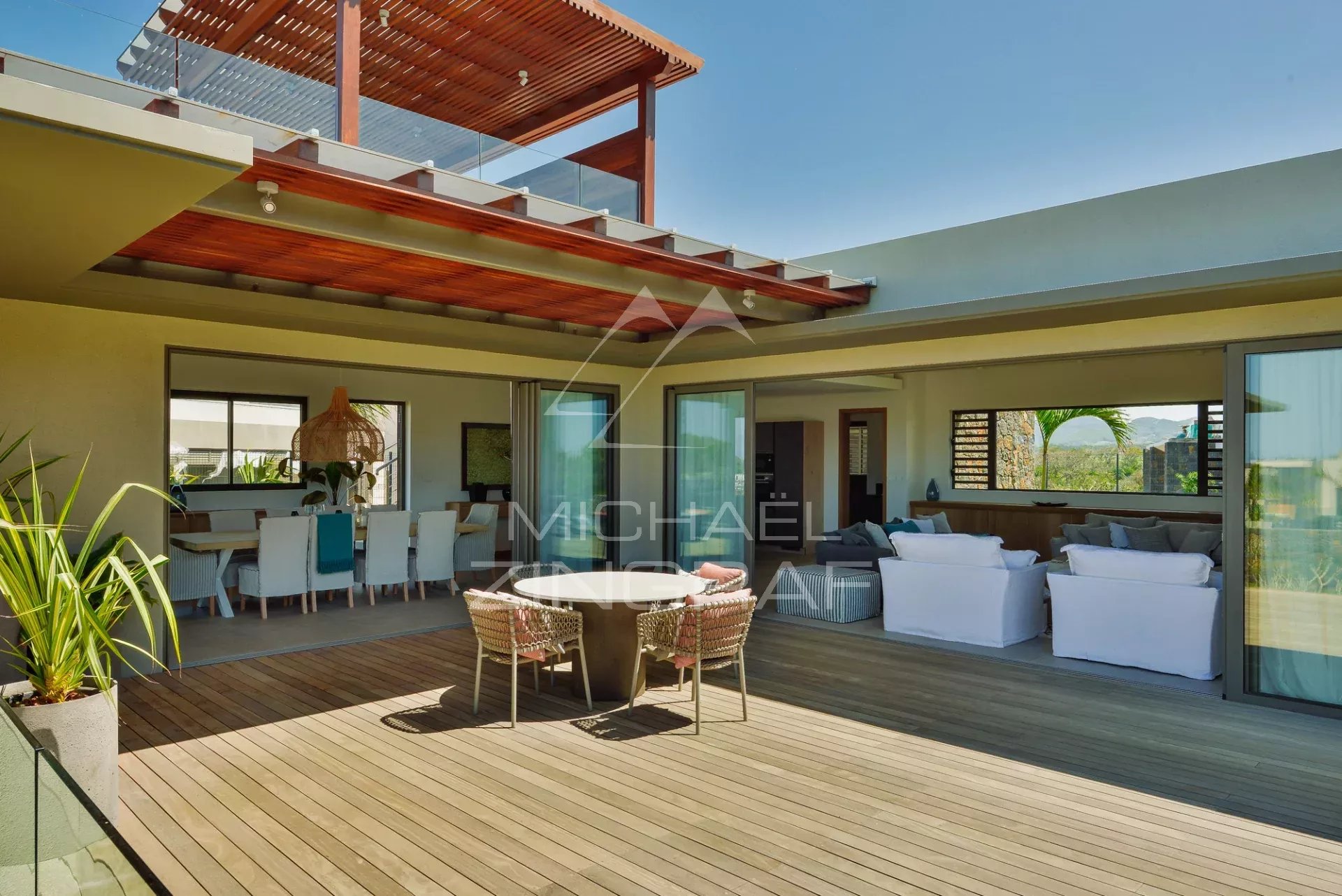 Villa de luxe avec vue sur la mer dans un domaine de golf prestigieux