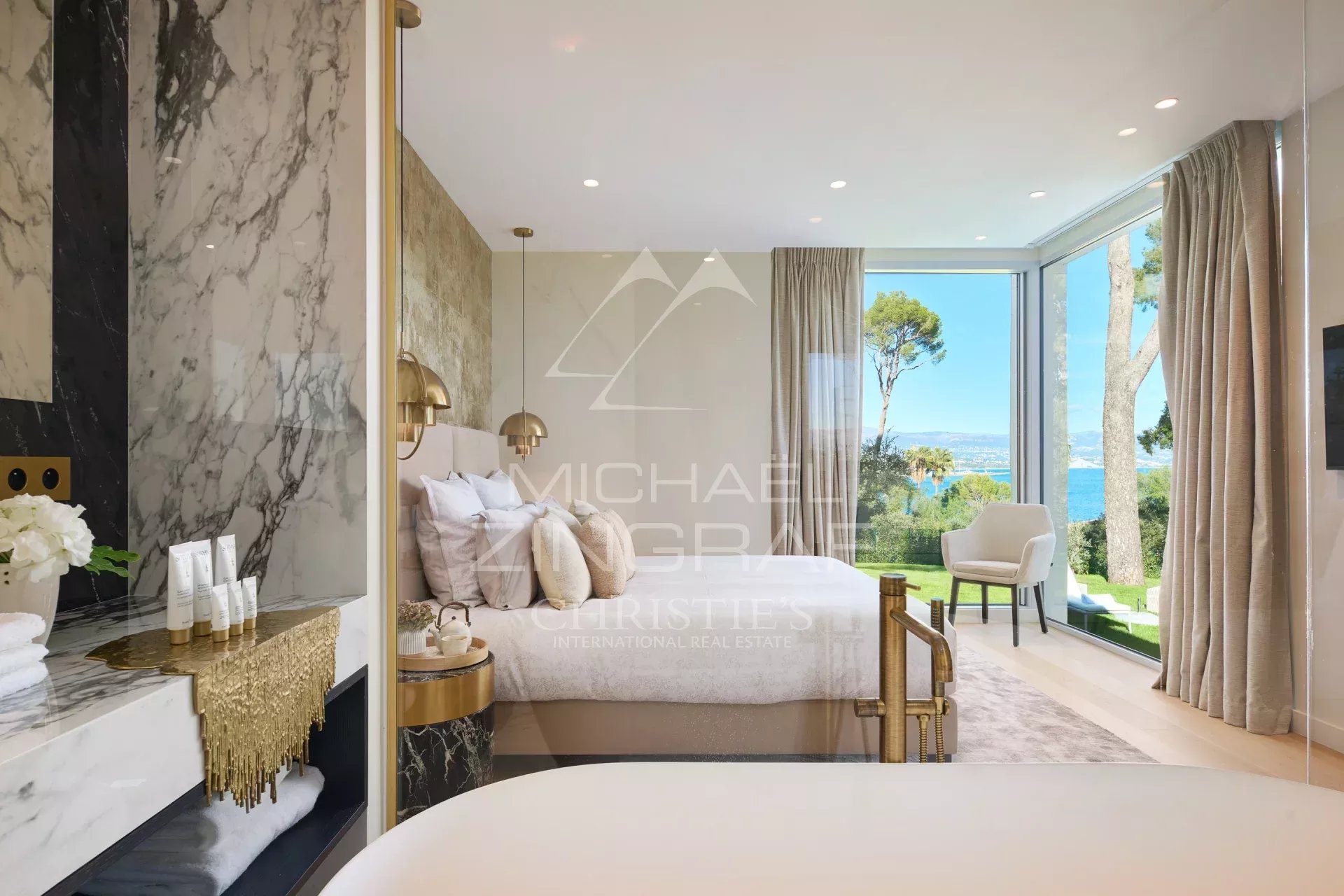 Neue Luxusvilla mit Panoramablick auf das Meer
