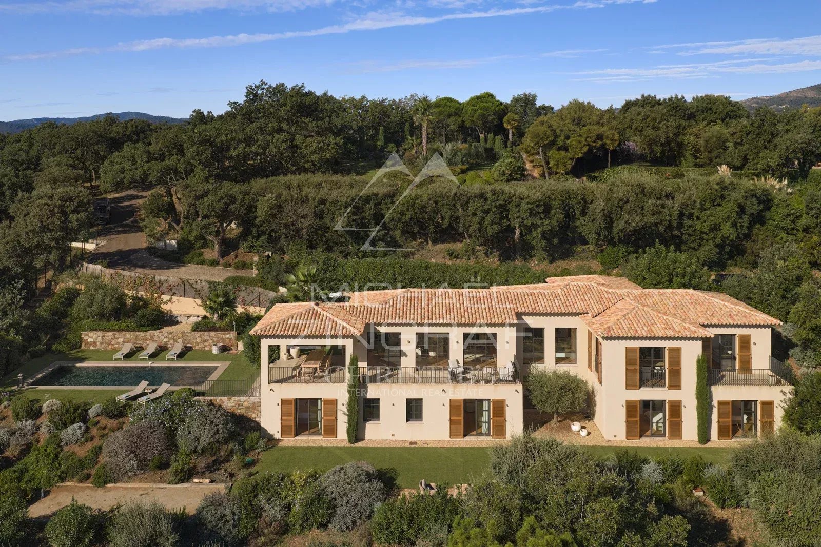 Villa contemporaine avec vue mer et Château de Grimaud