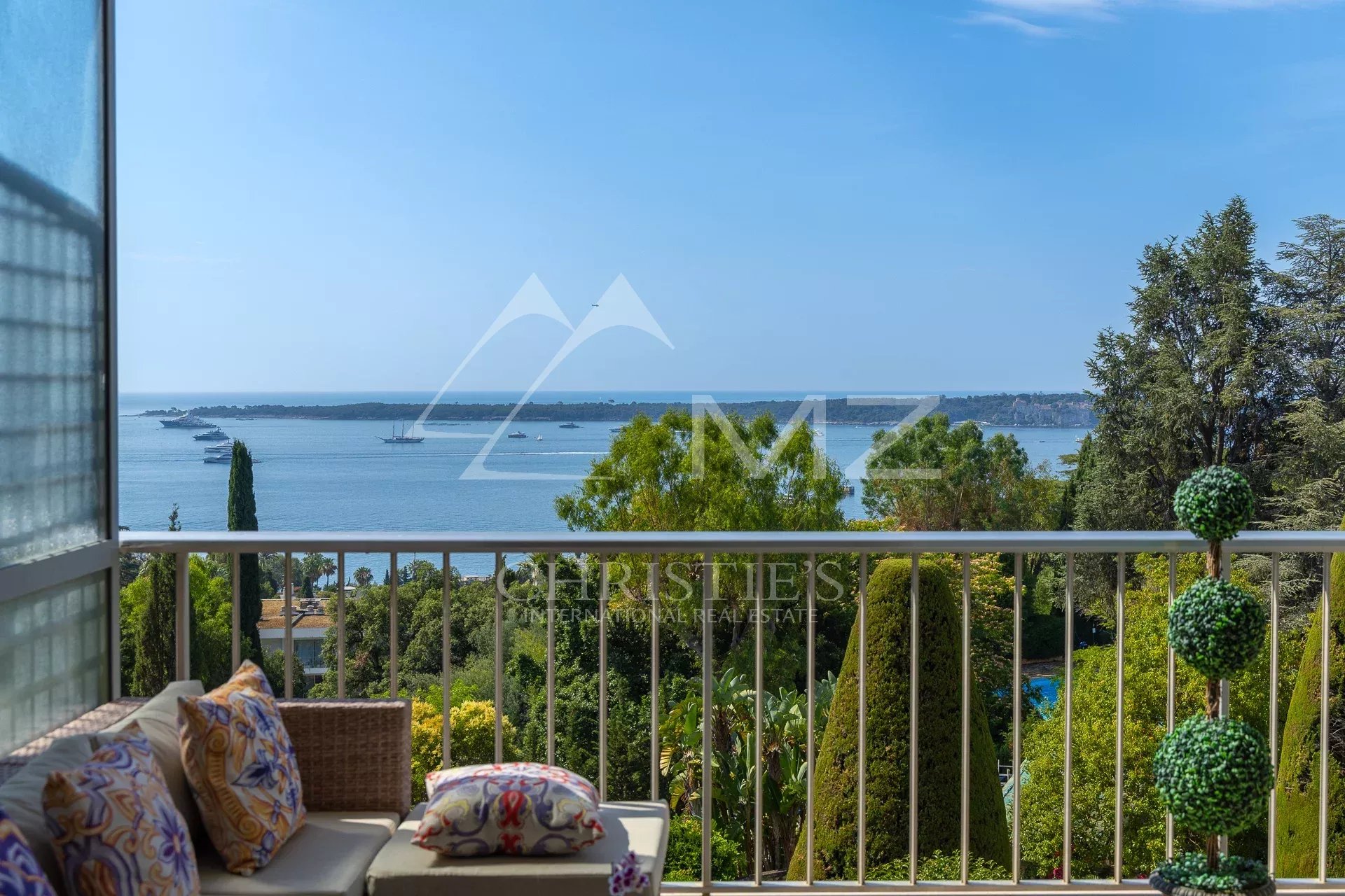 2-Room Apartment with Panoramic Sea View in the Prestigious California District