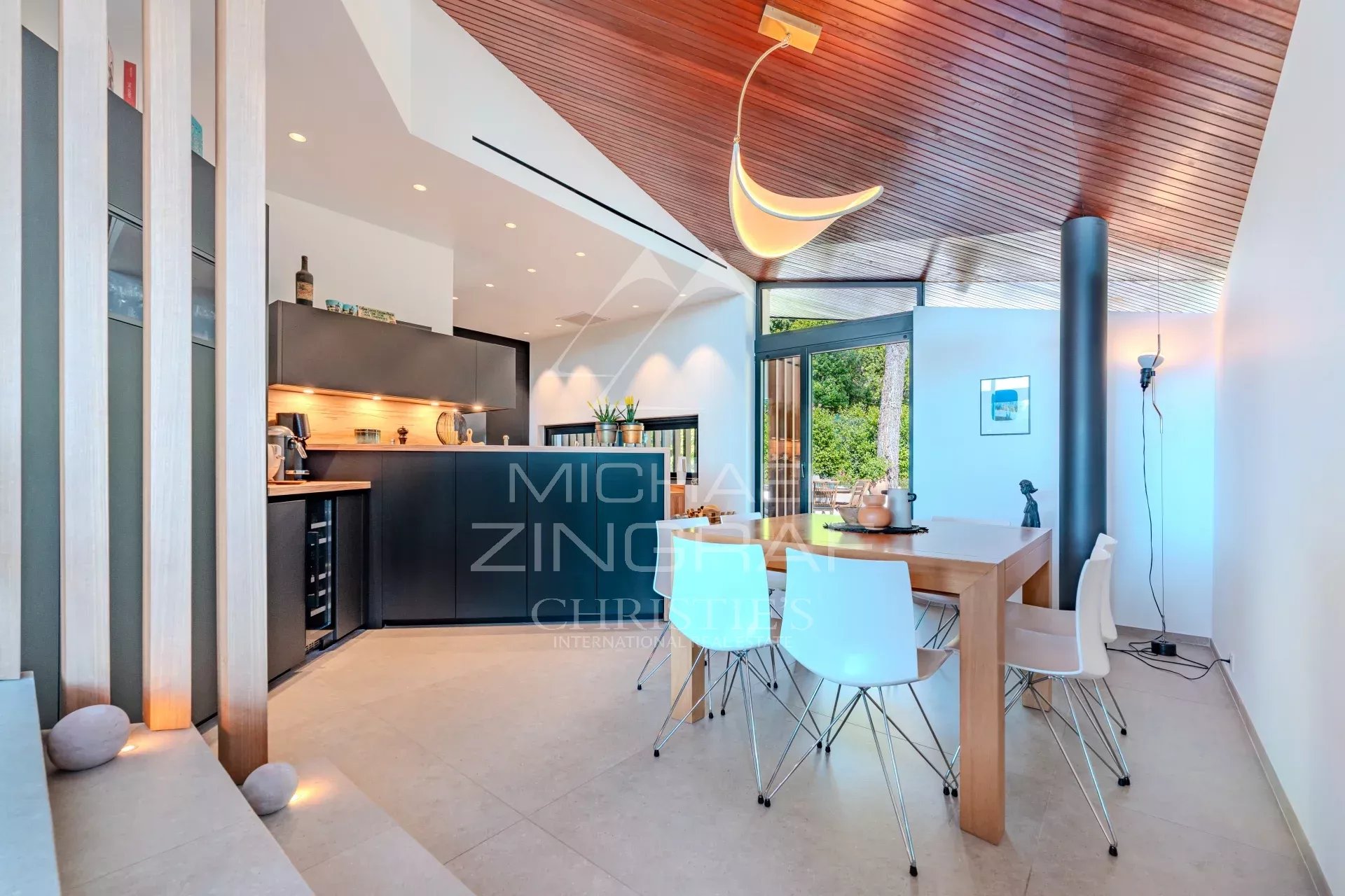 Mougins - Villa d'architecte située dans un domaine privé aux portes de Cannes