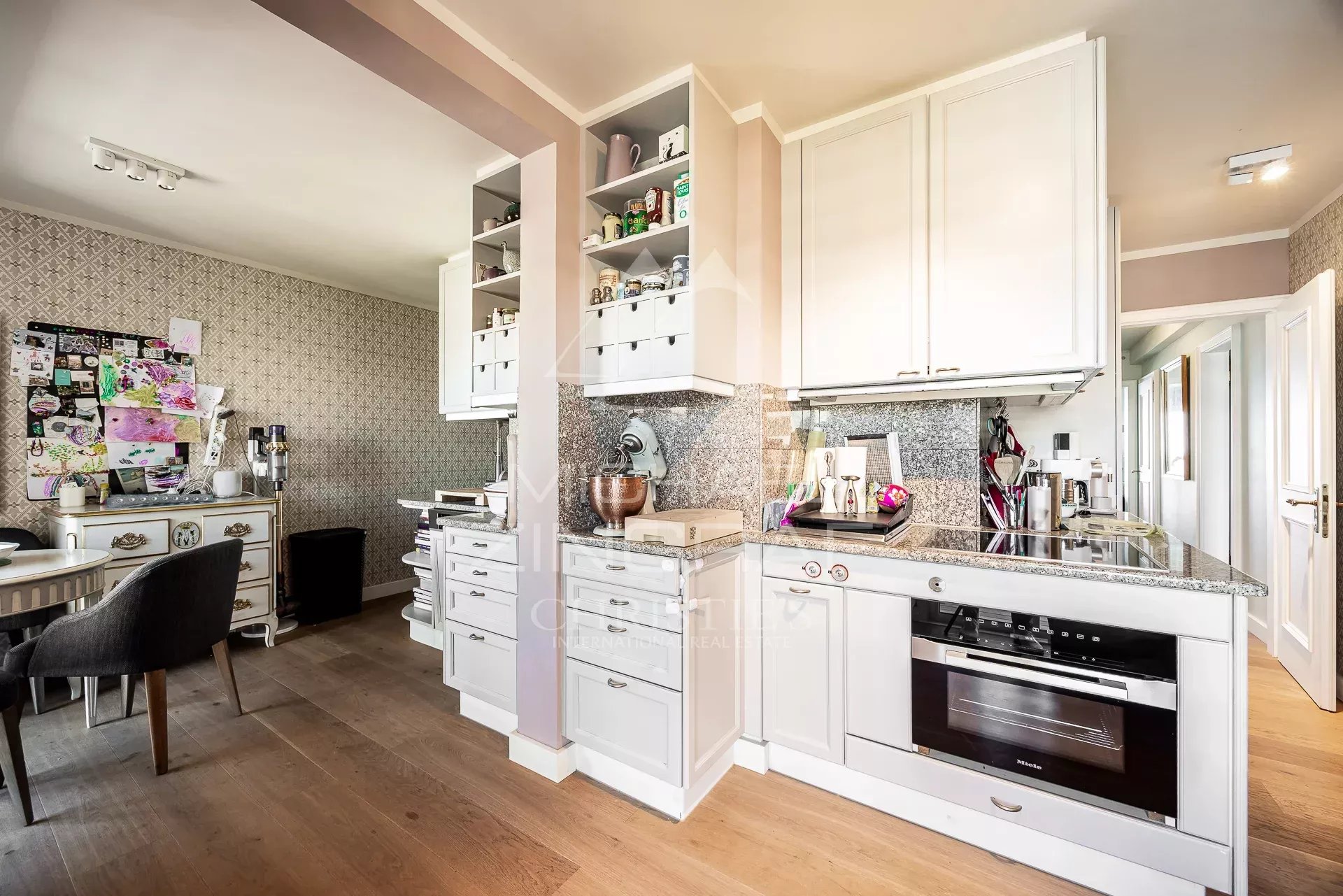 Cannes Croisette – Spacieux 5 pièces avec vue mer panoramique