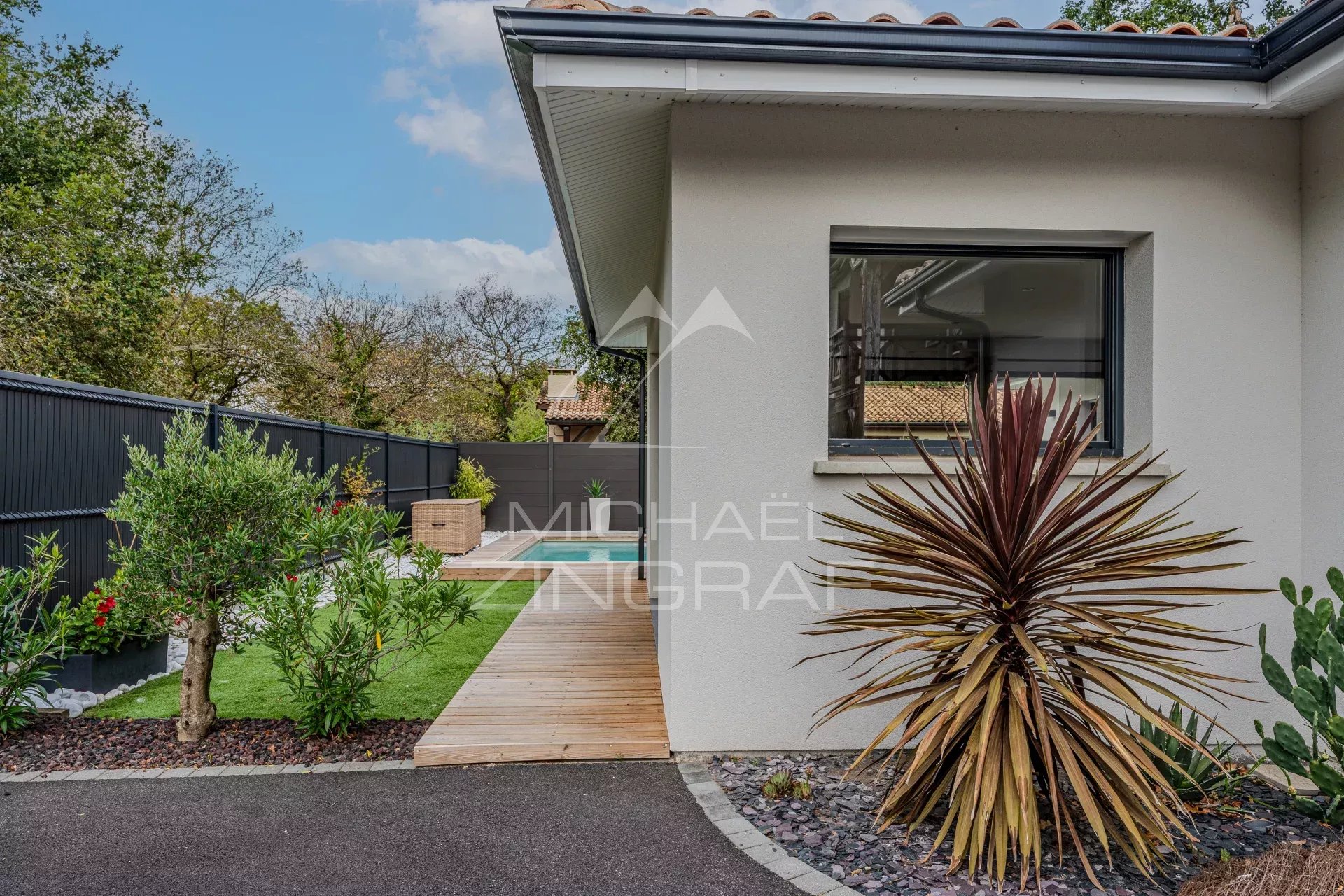 À deux pas du Bassin, une villa moderne prête à vivre