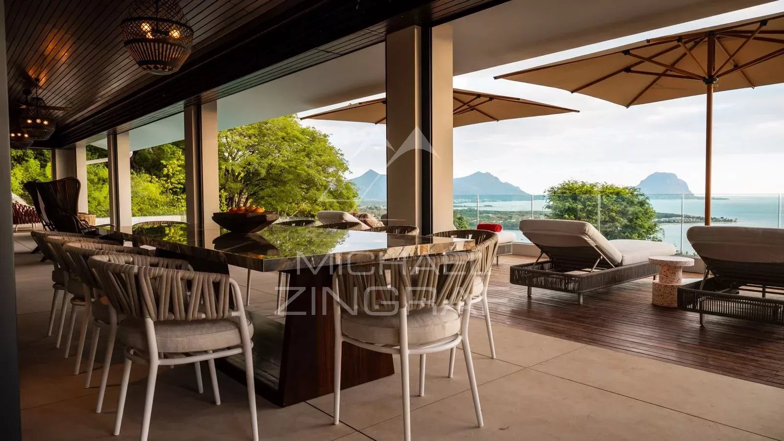 Île Maurice – Villa d’Exception Ultra Luxe avec Vue Panoramique sur Le Morne – Rivière Noire