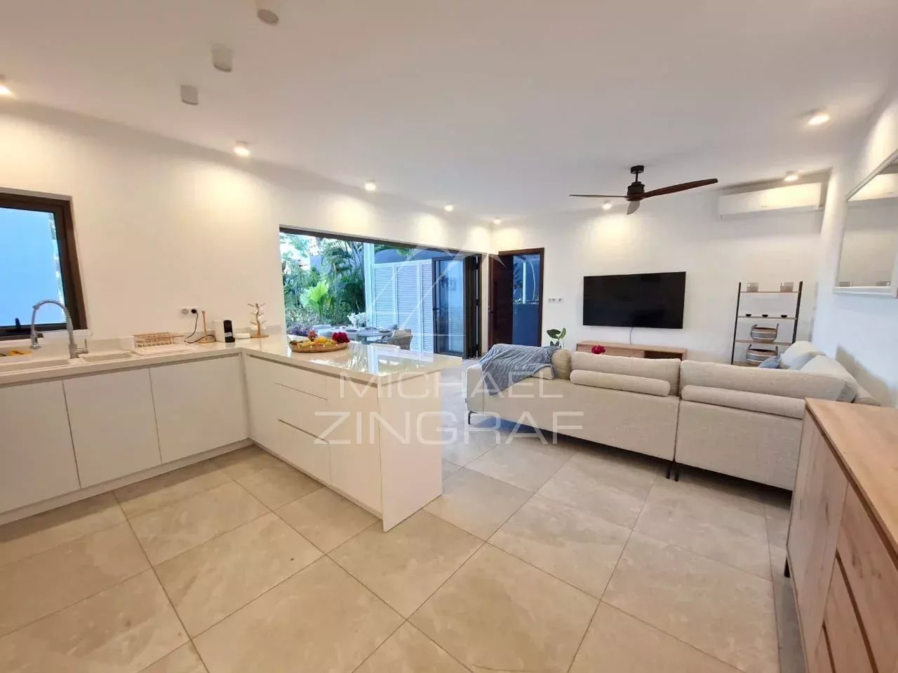 Beachfront Apartment with Panoramic Ocean Views – Pointe aux Canonniers