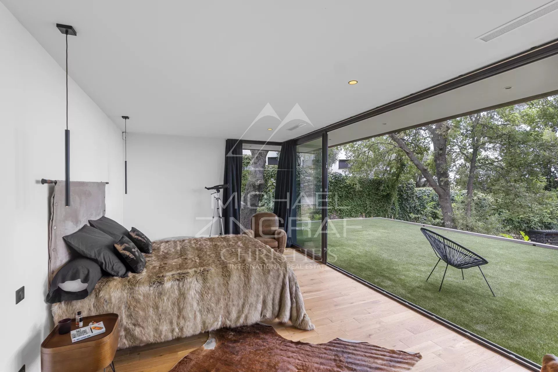 Elegant Contemporary Villa – Panoramic Views