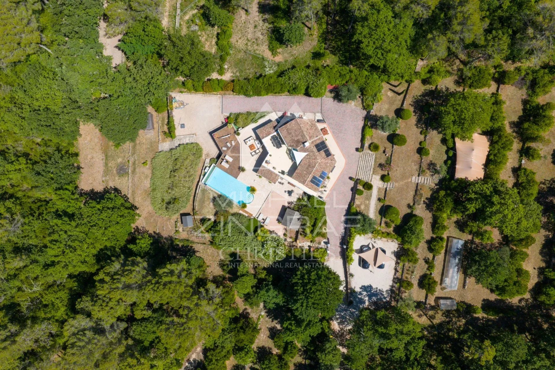 Contemporary Villa with Panoramic View – Fayence / Tourrettes
