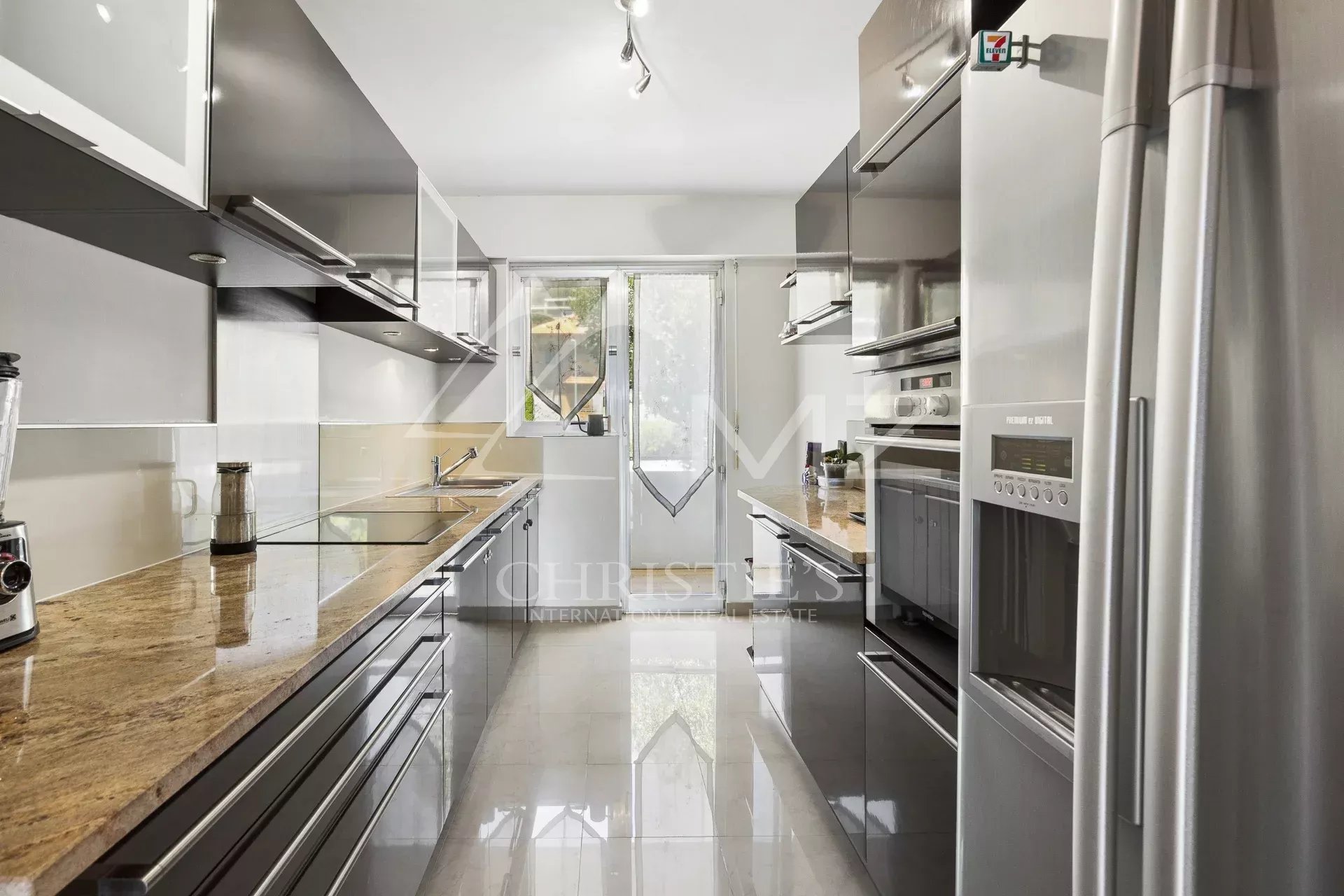 Apartment with High Potential in the Sought-After California District