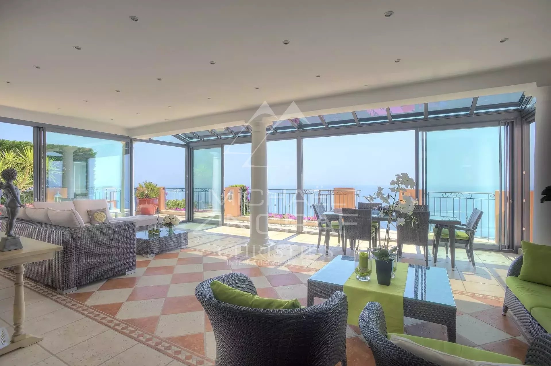 EXKLUSIV IM GEMEINSCHAFTSAUFTRAG – VILLA MIT MEERBLICK ZWISCHEN SAINT-RAPHAËL UND CANNES