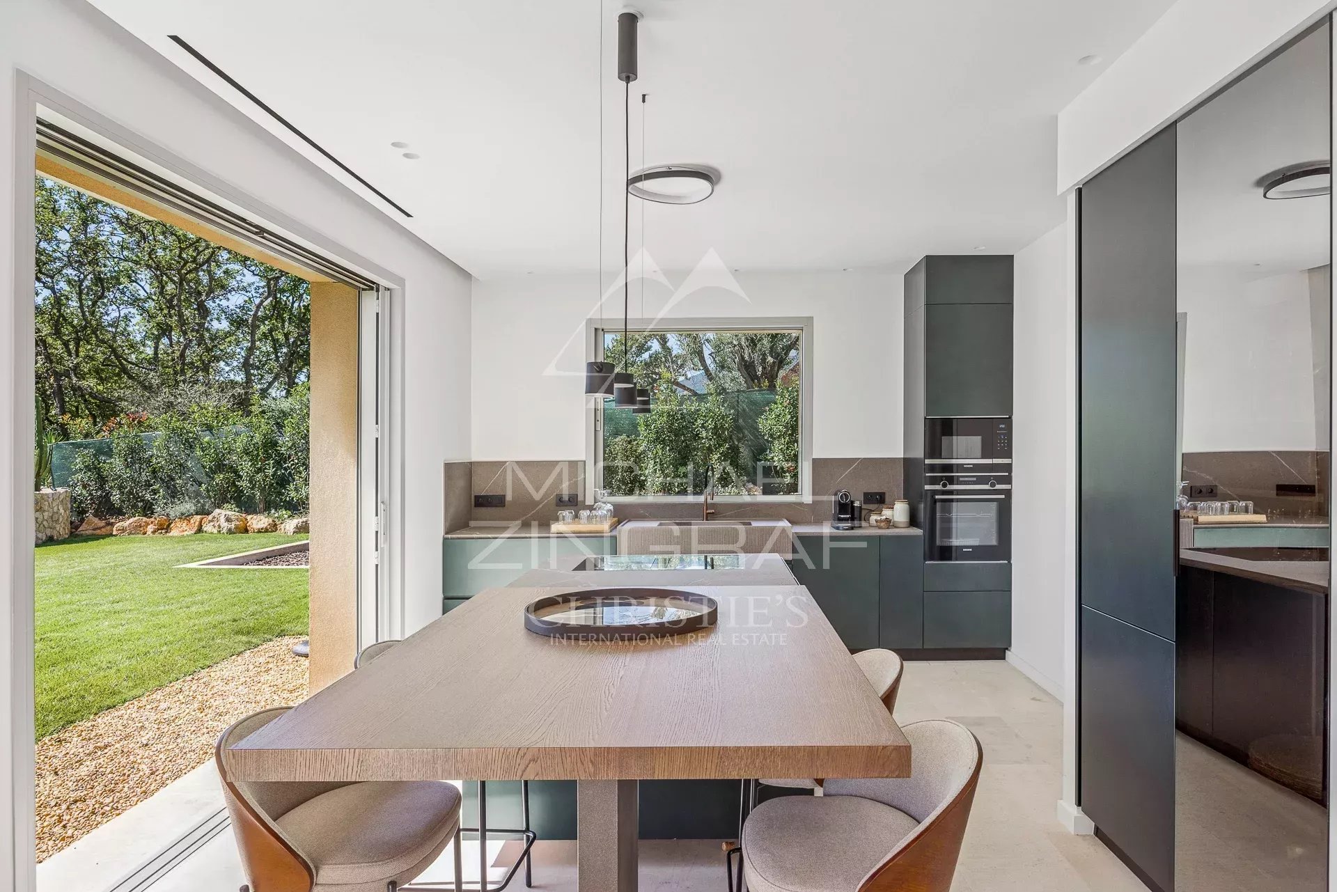 Proche Saint-Paul-de-Vence - Superbe propriété neuve provençale moderne