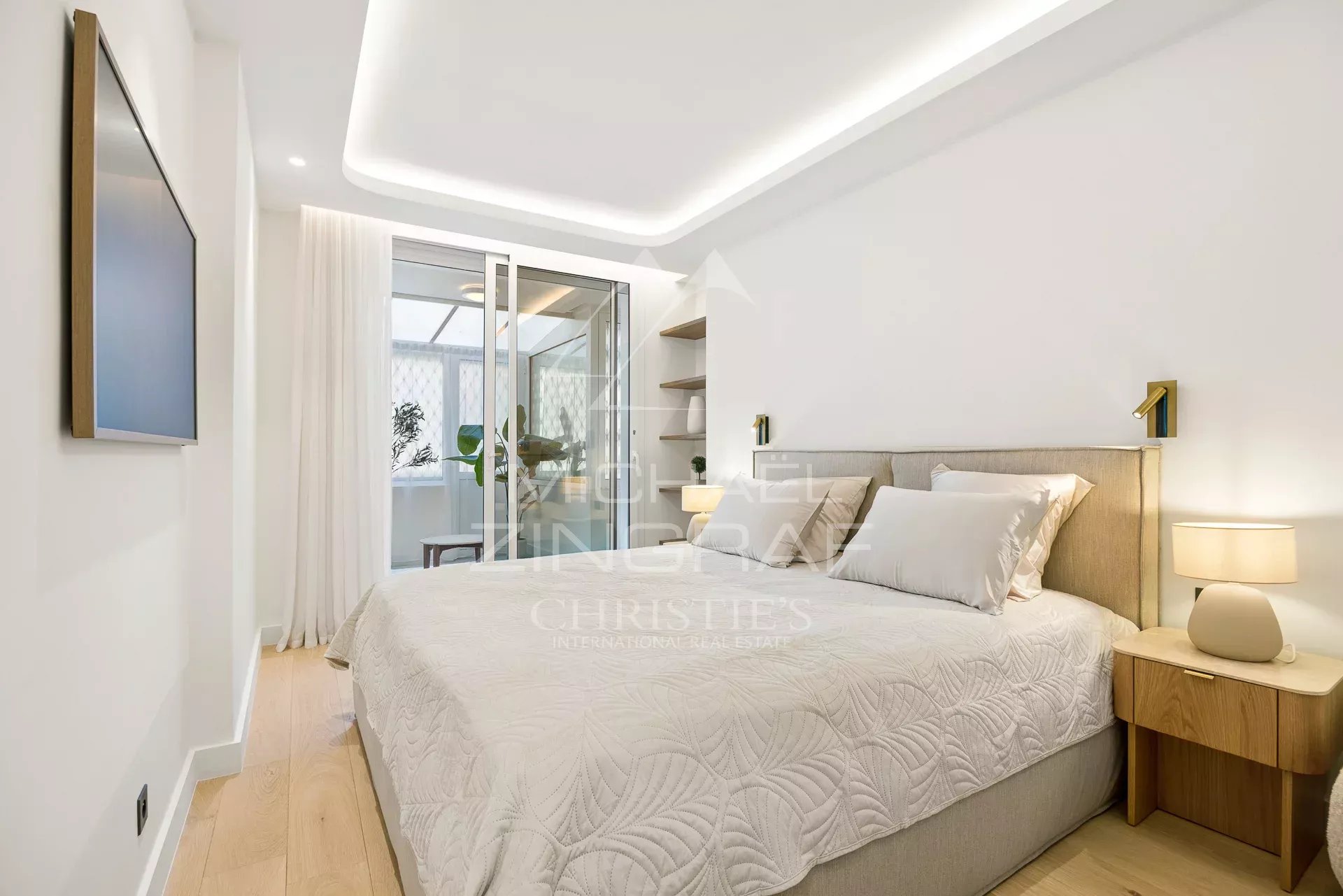 Palm Beach – Exceptional 3-Bedroom Apartment – Panoramic Sea View
