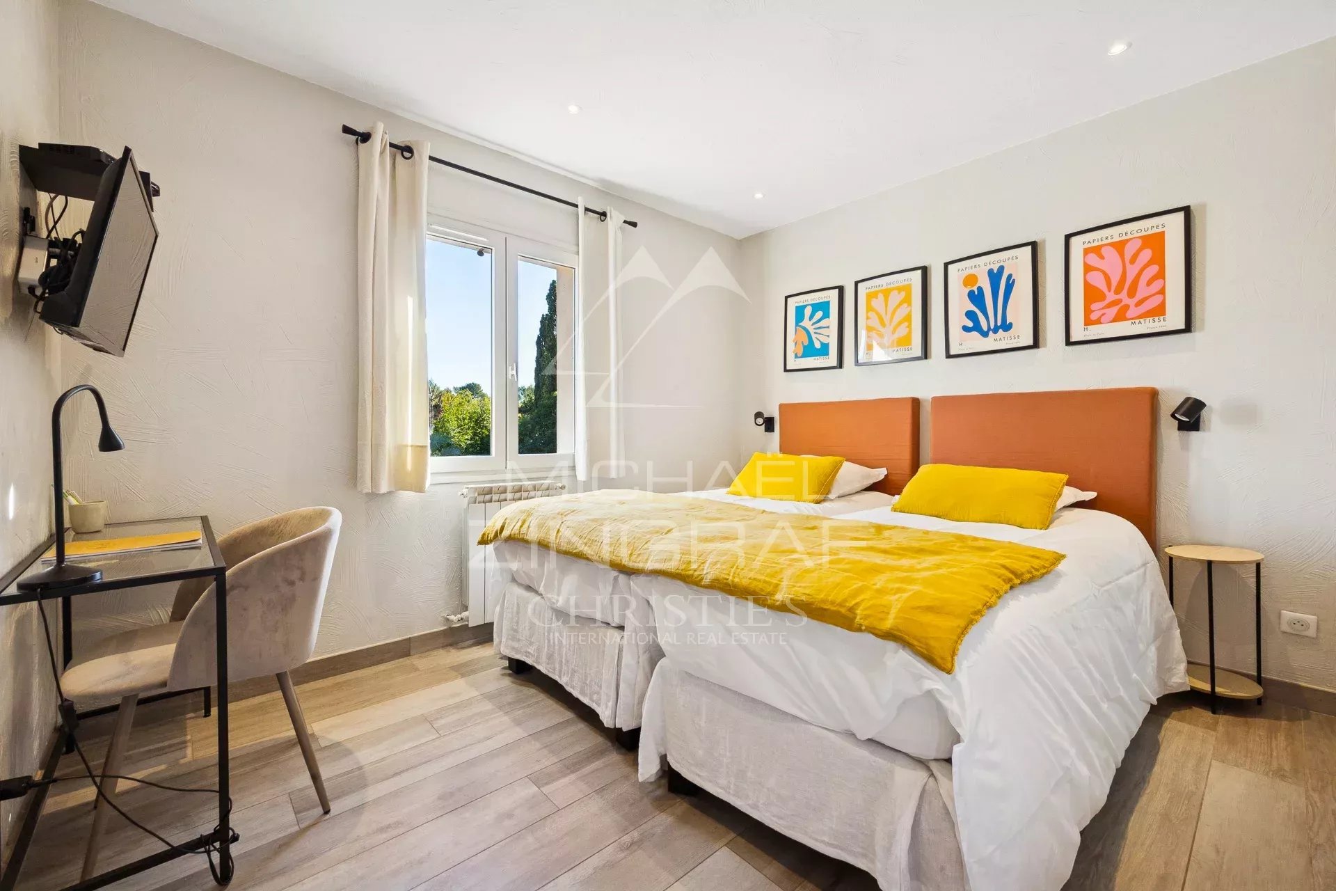 Exklusive Villa mit 8 Suiten und umfassenden Freizeiteinrichtungen