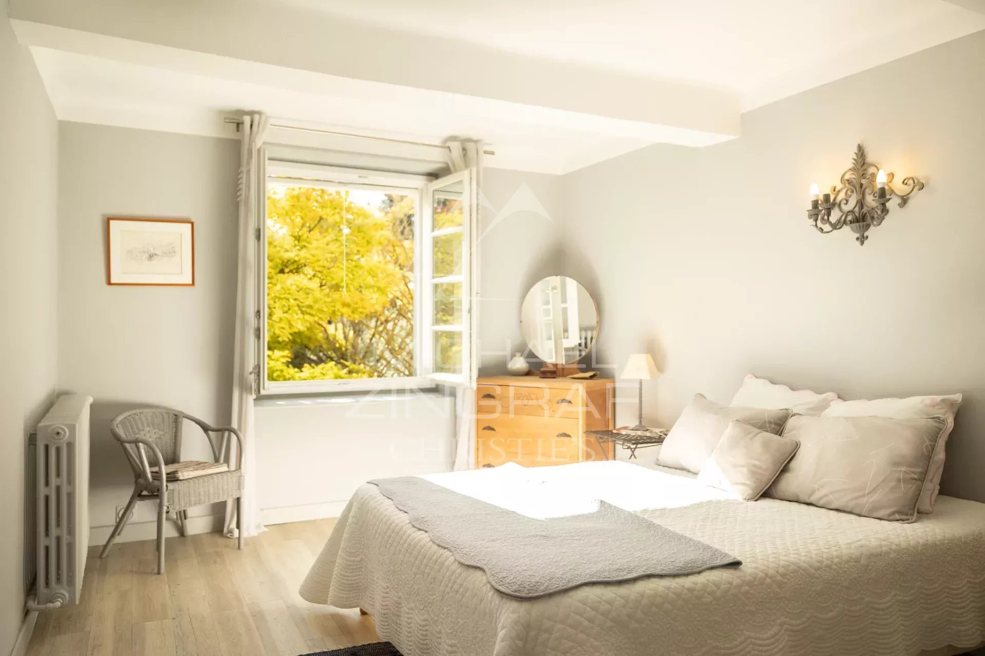 Exclusivité - Mas XIXème à 15 minutes à pied du centre-ville avec gîtes, grand garage et piscine