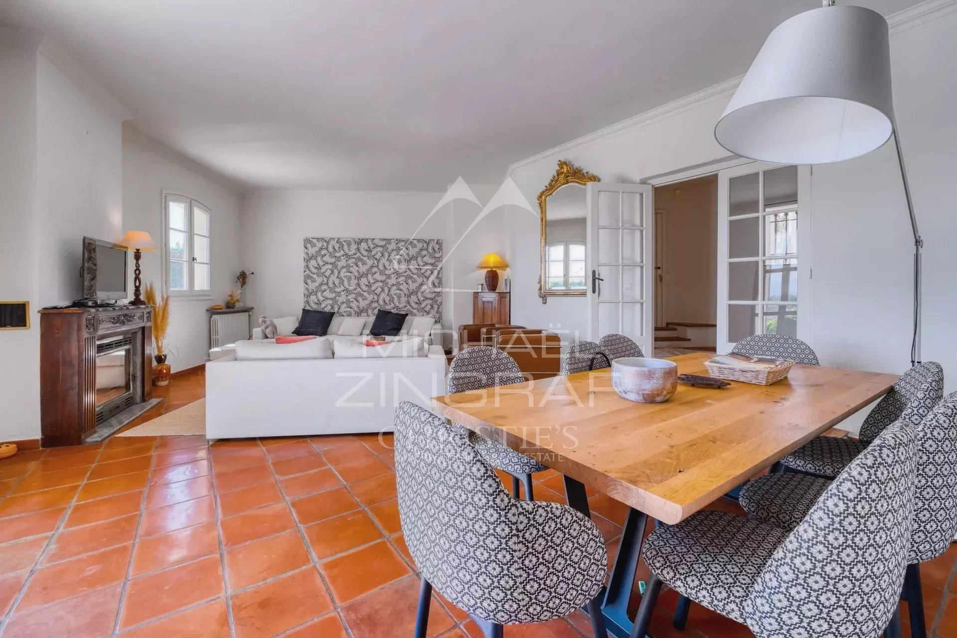 Biot – Provençal villa with open views stretching to the Mediterranean Sea