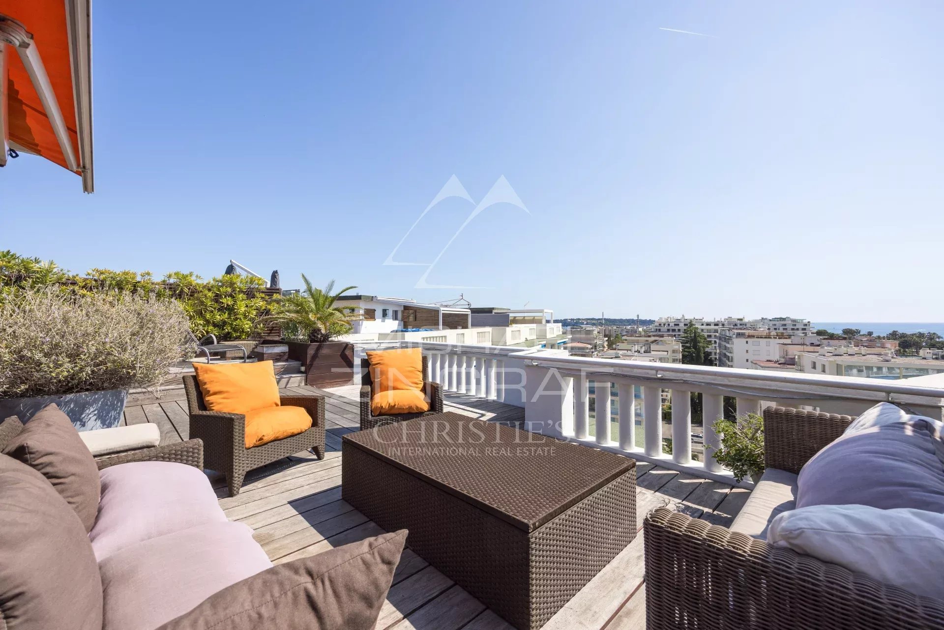 CO-EXCLUSIVITY - Cannes – Croisette – Penthouse with 120 sqm Rooftop Terrace