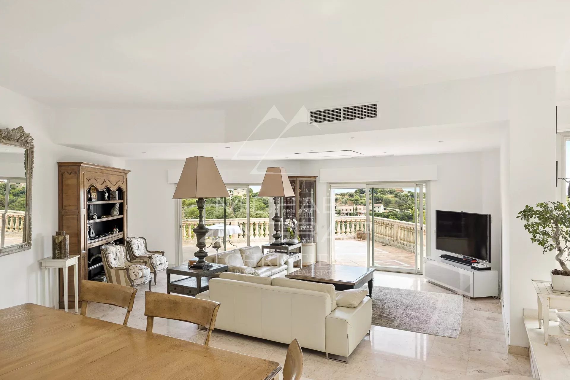 Propriété provençale moderne avec vue mer panoramique