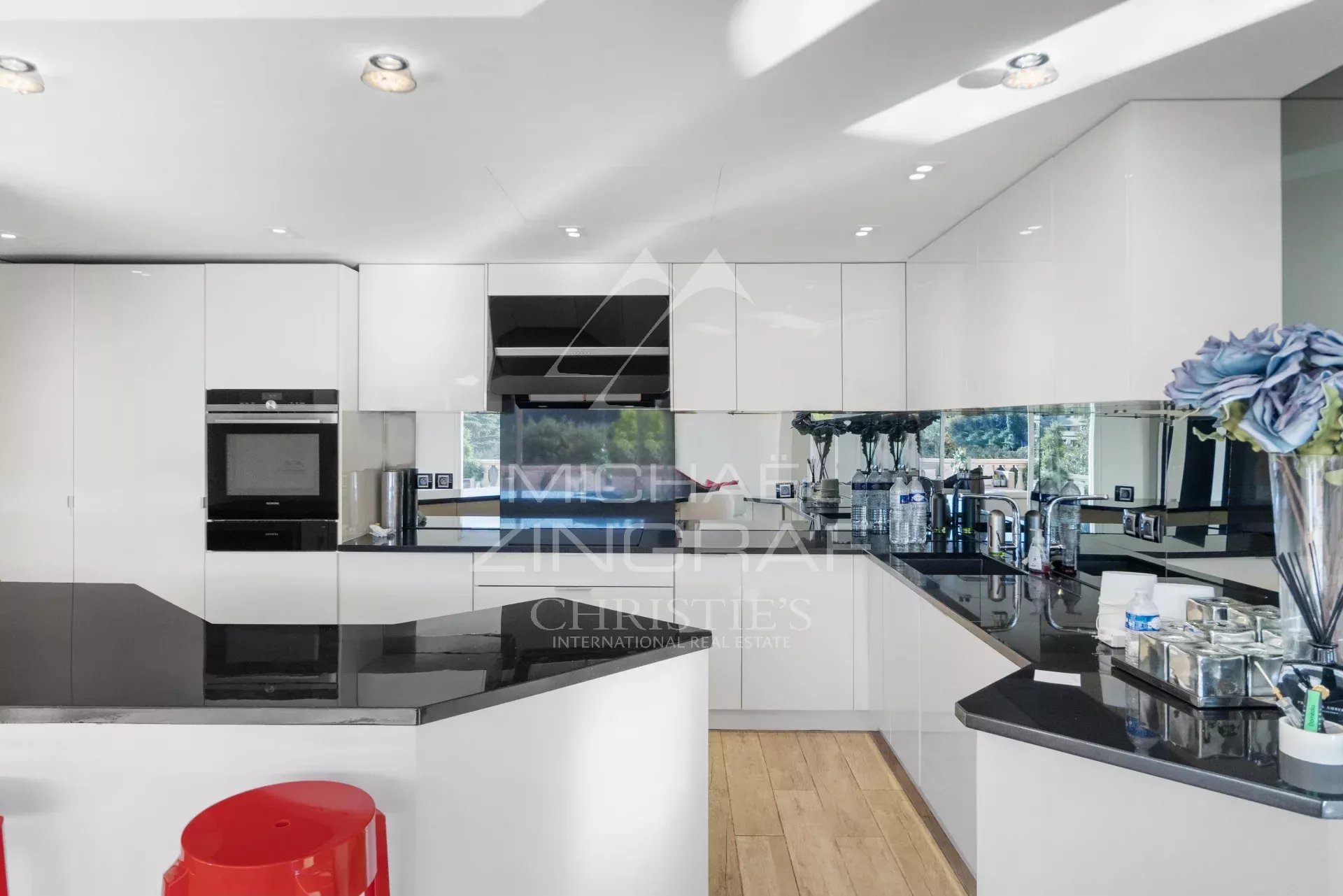 Villefranche-sur-mer Wunderschöne 4-Zimmer-Wohnung – Garten – Garagen