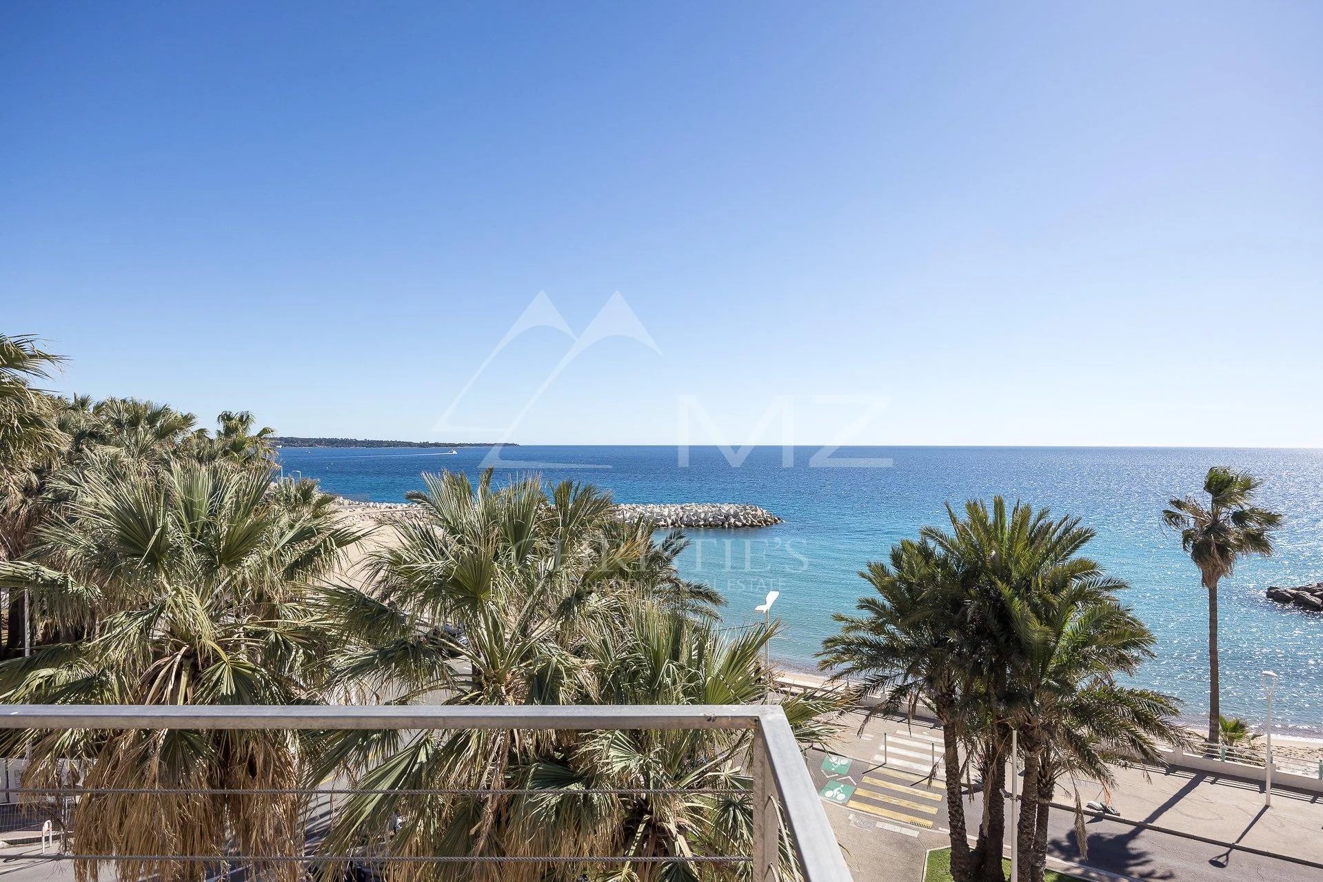Exclusivité - Cannes Vieux-Port - Dernier étage - Vue Mer Panoramique