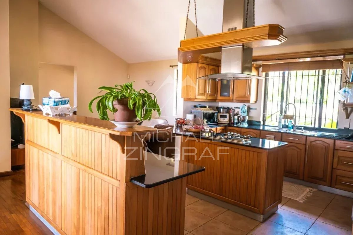 Exceptional Villa with Panoramic Views in a Prestigious Residential Estate