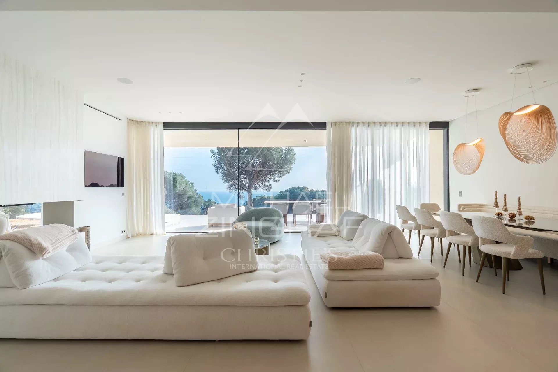 La Réserve - An Iconic Contemporary Residence with Panoramic Sea Views