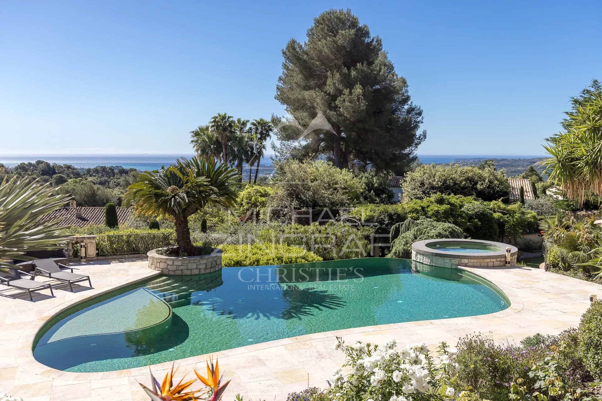 Exceptionnelle villa de luxe sur cinq niveaux avec vue mer panoramique