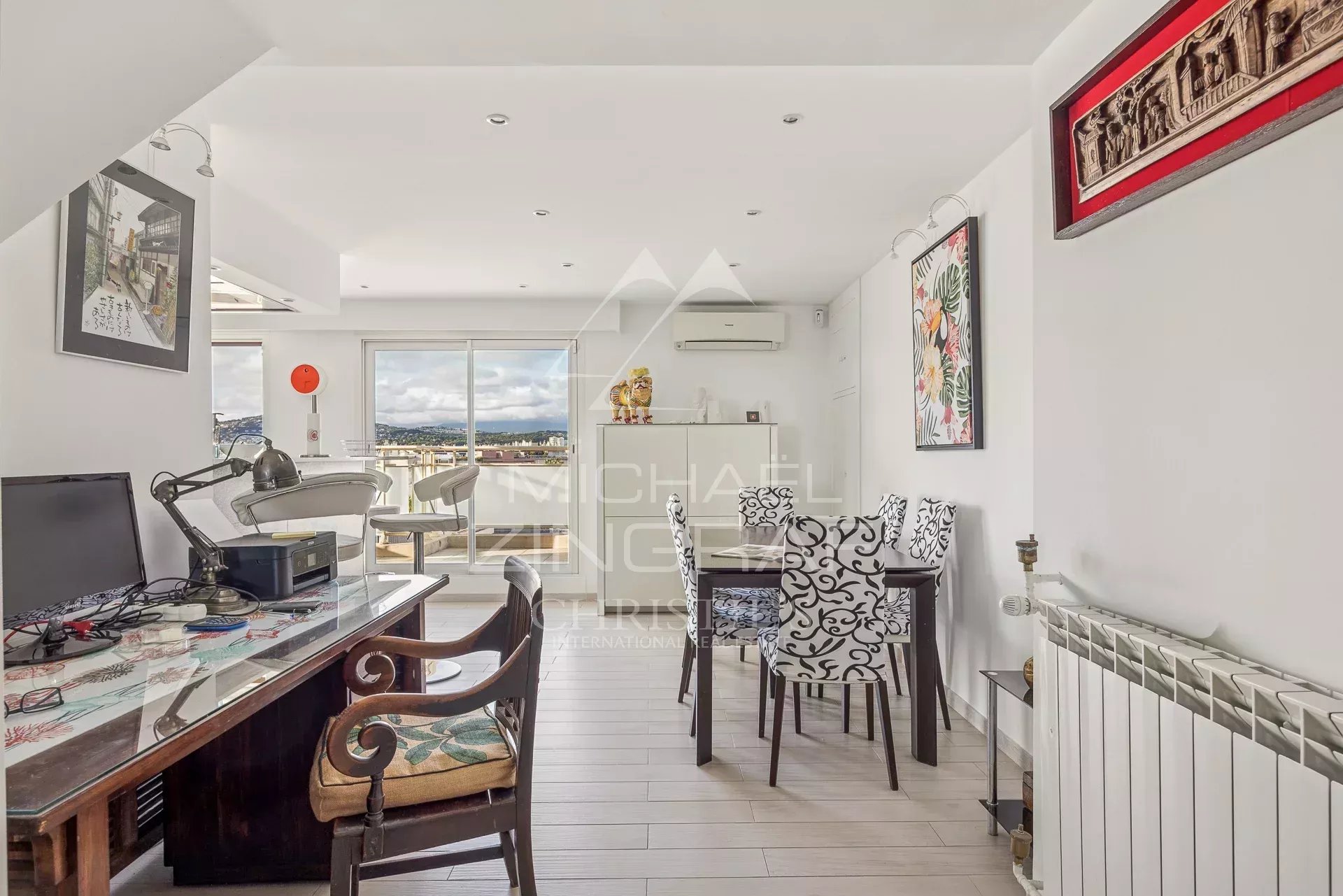 Exceptionnel – Dernier étage avec toit-terrasse, hypercentre Juan-les-Pins