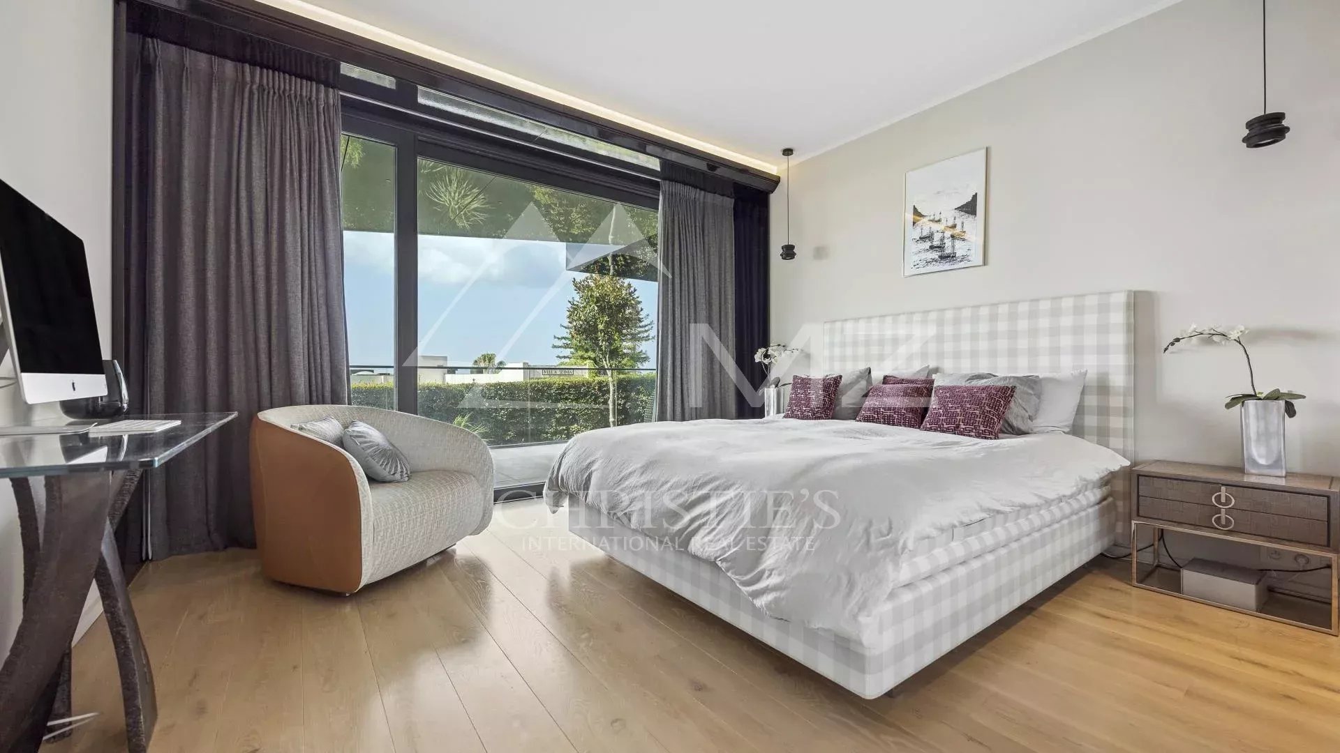 Zeitgenössische Wohnung in einer neueren Residenz in Californie