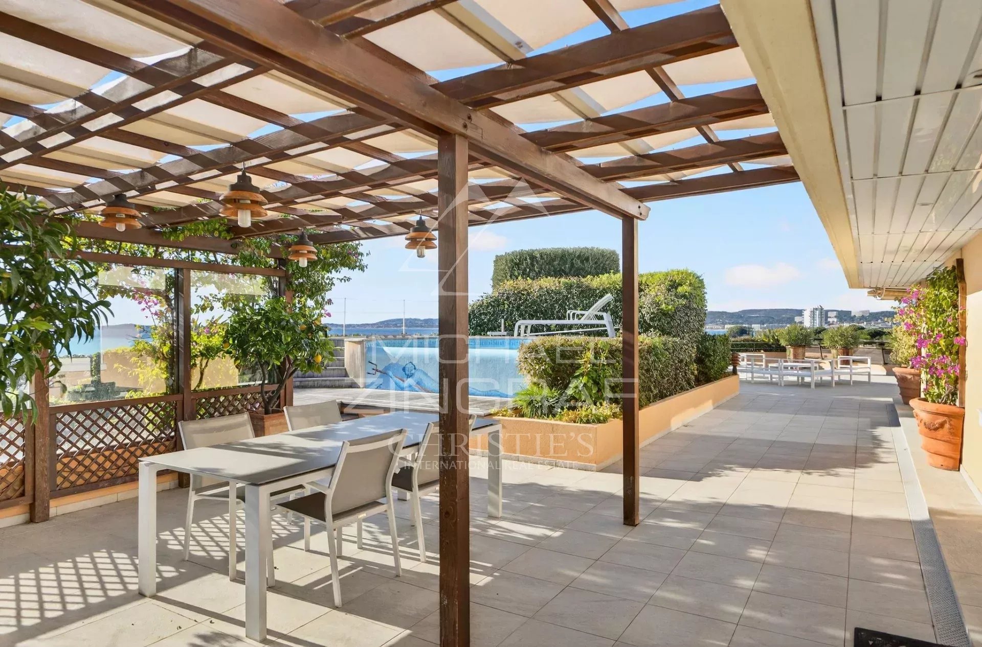 Proche Nice - Penthouse d’exception en dernier Étage avec vue Mer Panoramique