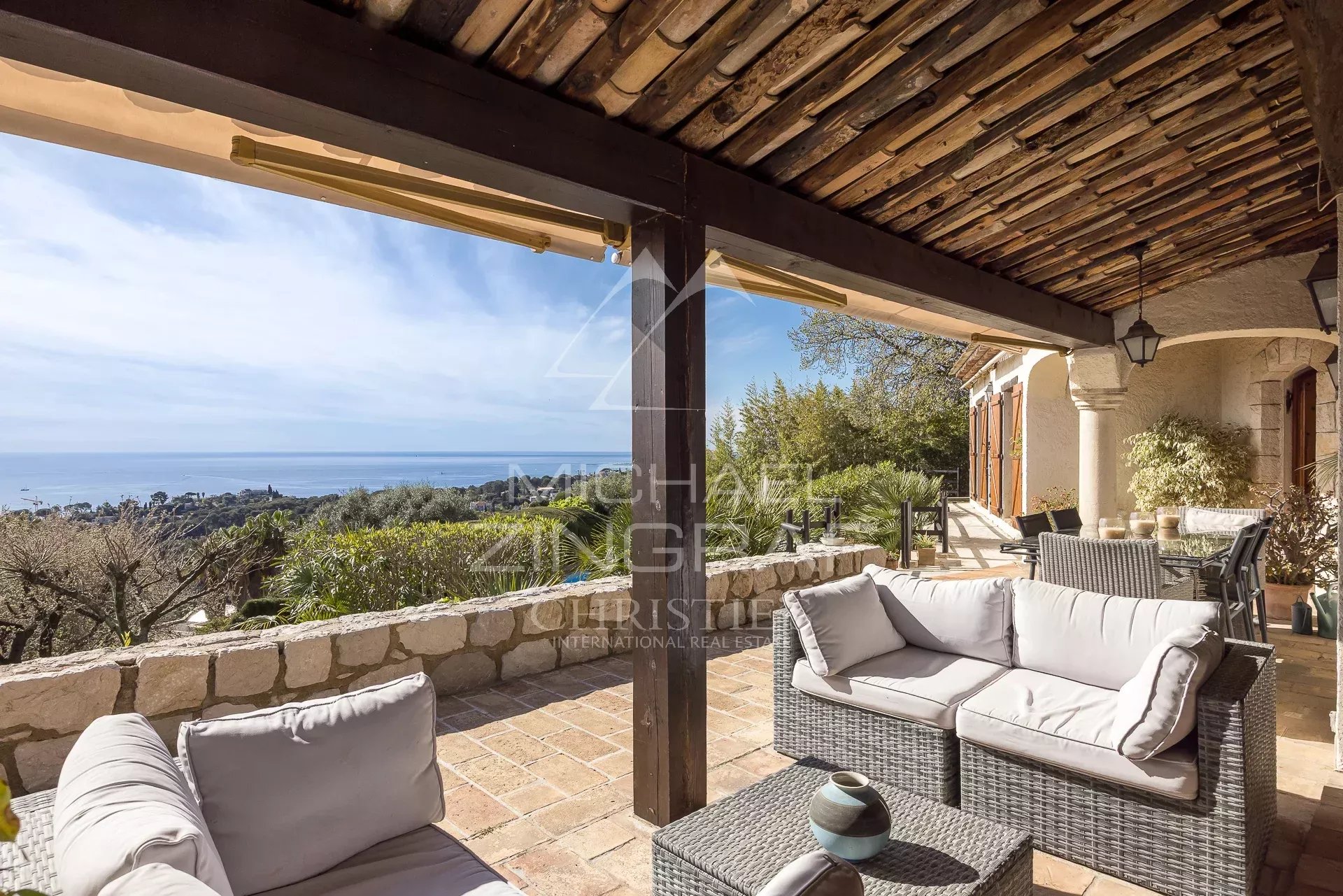 EXCLUSIVITE - PROCHE CANNES ET ANTIBES - VUE PANORAMIQUE MER