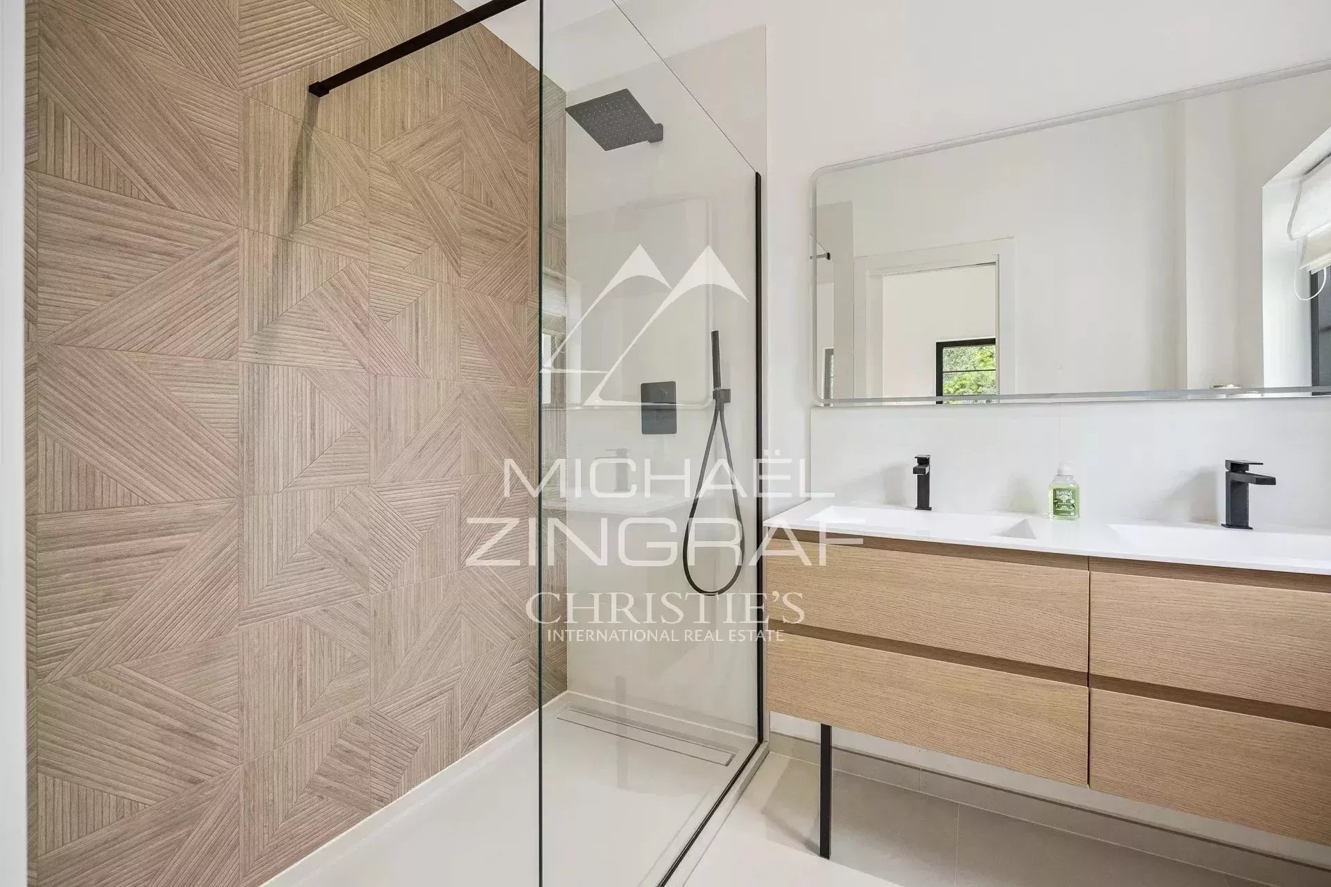 Superb Hilltop Villa with Panoramic Sea Views