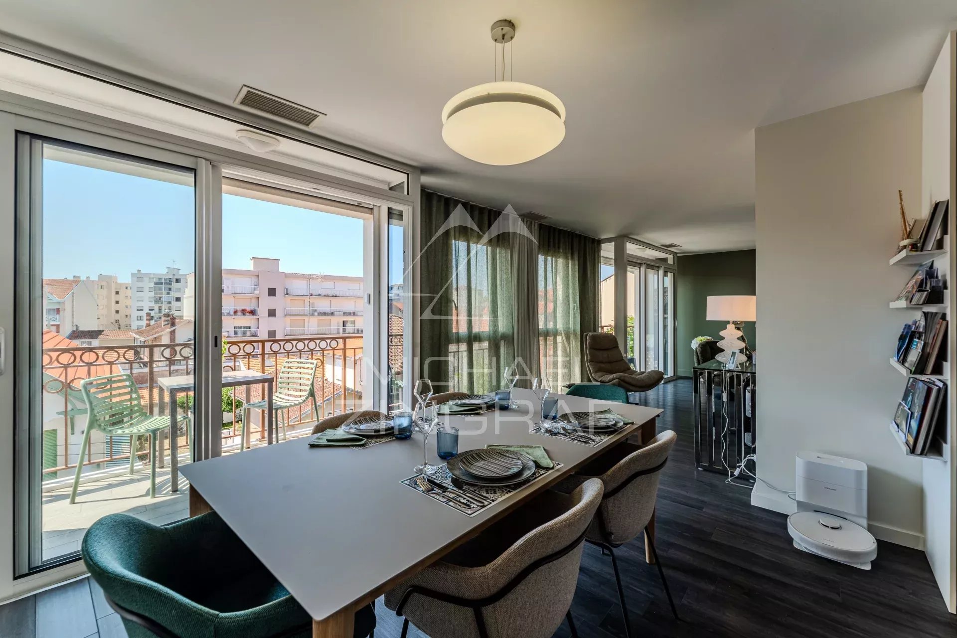 Arcachon center, apartment with basin glimpses, garage and private elevator