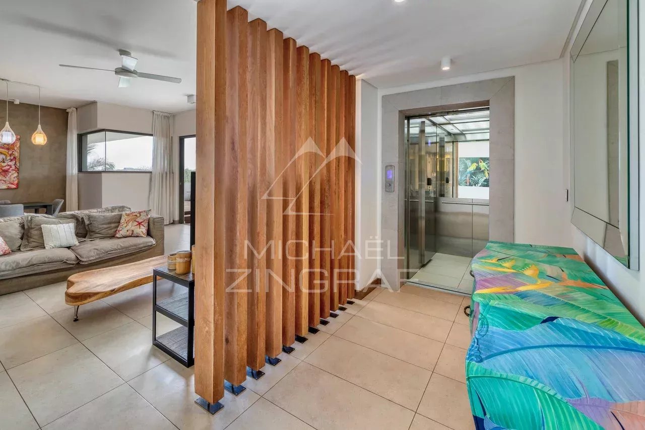 Penthouse with Golf View – Mont Choisy