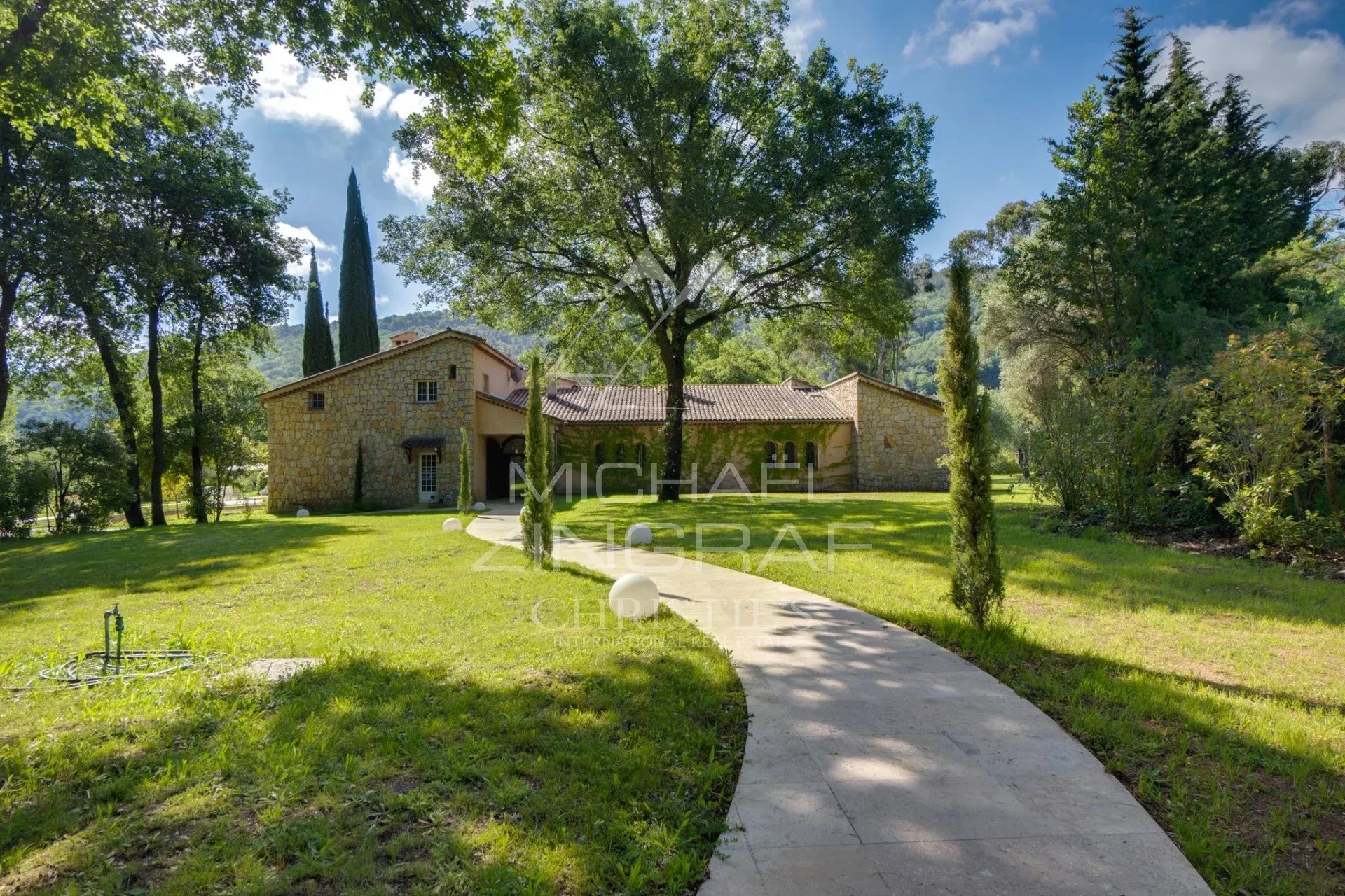 Domaine de charme entièrement rénové au coeur de la nature