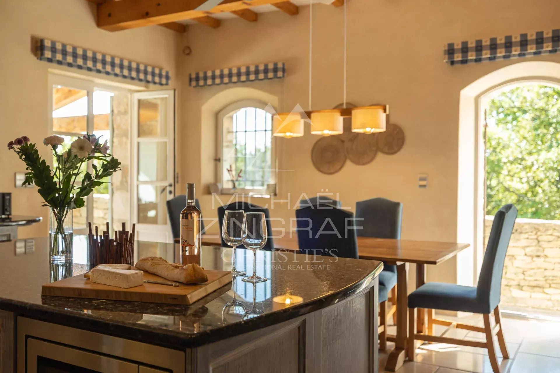 Gordes – Wunderschönes Steinhaus mit Aussicht und Pool, nur wenige Schritte vom Dorfzentrum entfernt